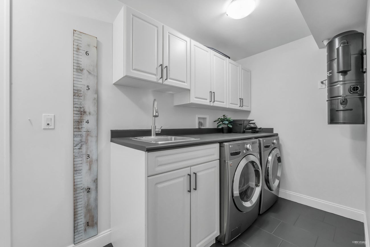 338 W 17th Street - Central Lonsdale Single Family Residence for Sale, 6 Bedrooms (R2984027) #36