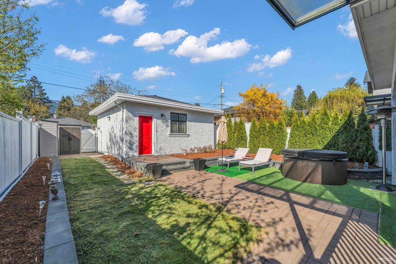 338 W 17th Street - Central Lonsdale Single Family Residence for Sale, 6 Bedrooms (R2984027) #37