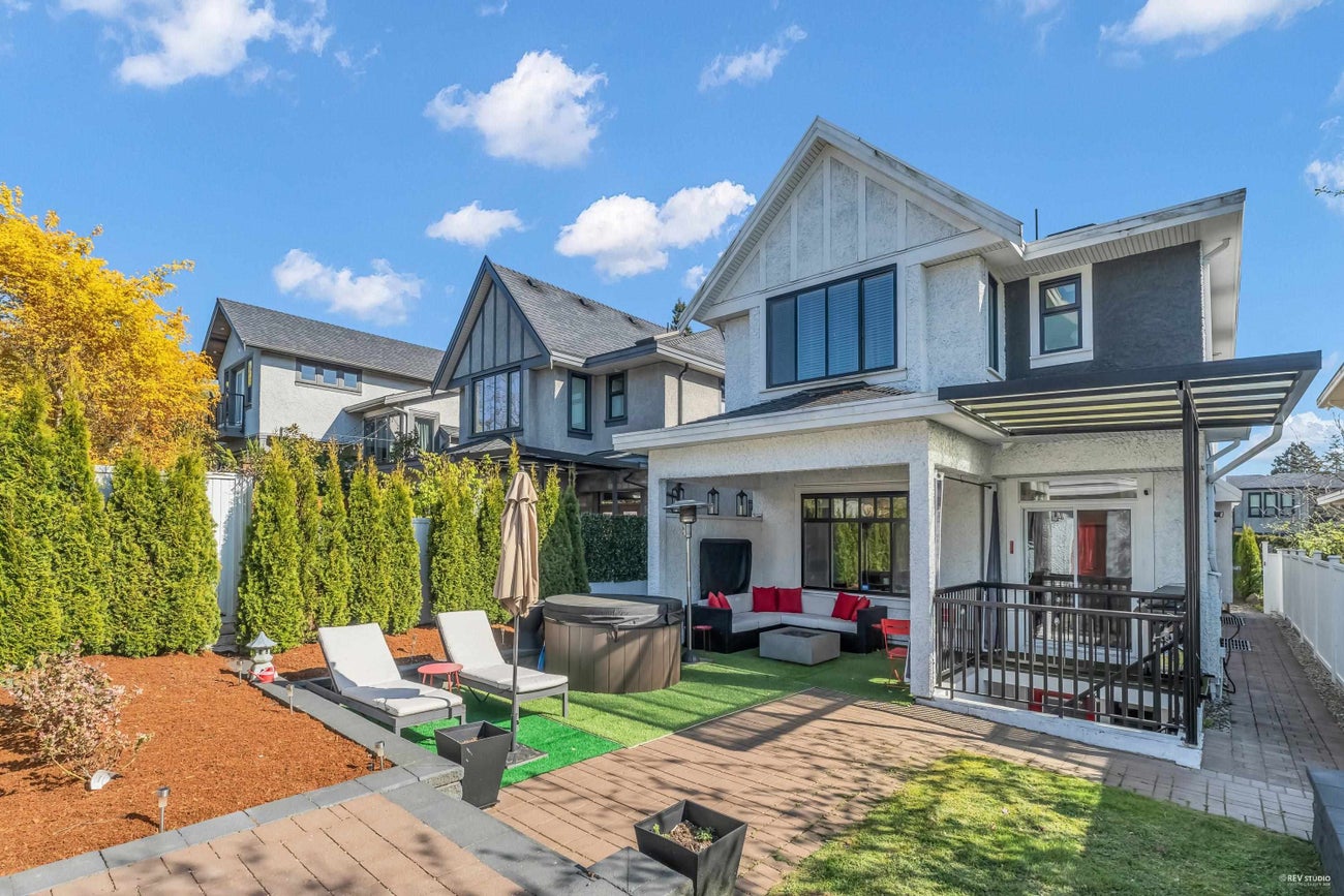 338 W 17th Street - Central Lonsdale Single Family Residence for Sale, 6 Bedrooms (R2984027) #38