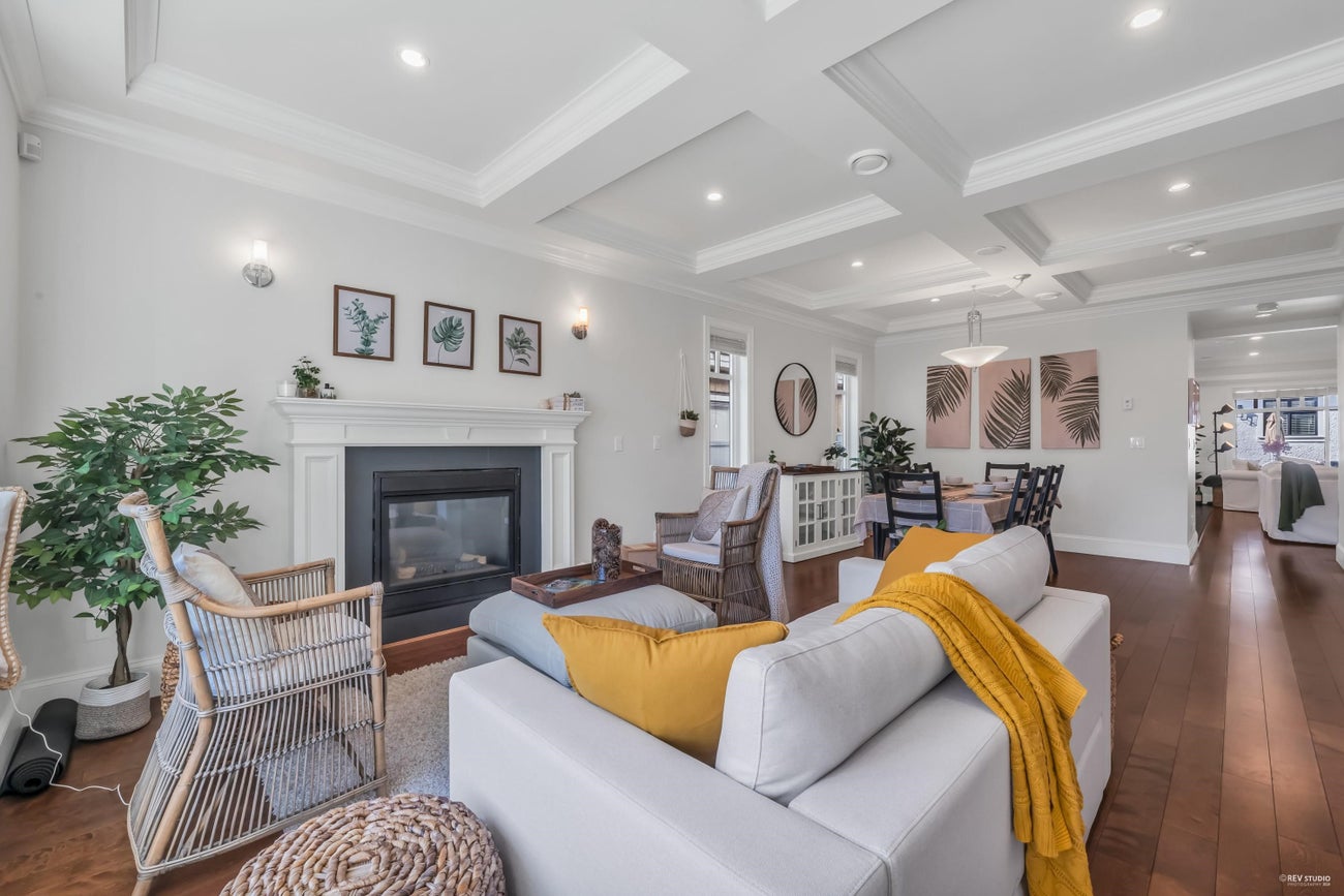 338 W 17th Street - Central Lonsdale Single Family Residence for Sale, 6 Bedrooms (R2984027) #3