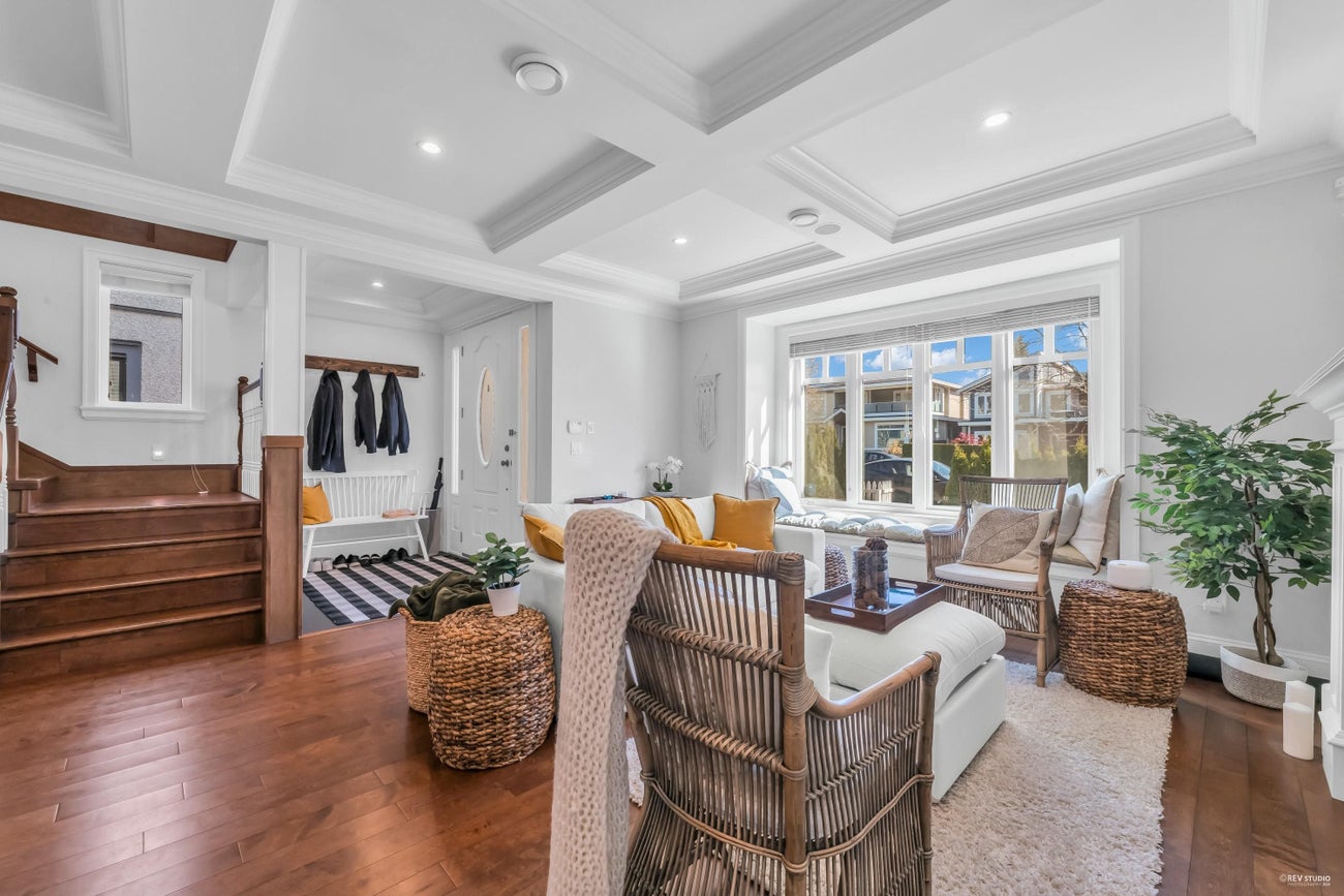 338 W 17th Street - Central Lonsdale Single Family Residence for Sale, 6 Bedrooms (R2984027) #4