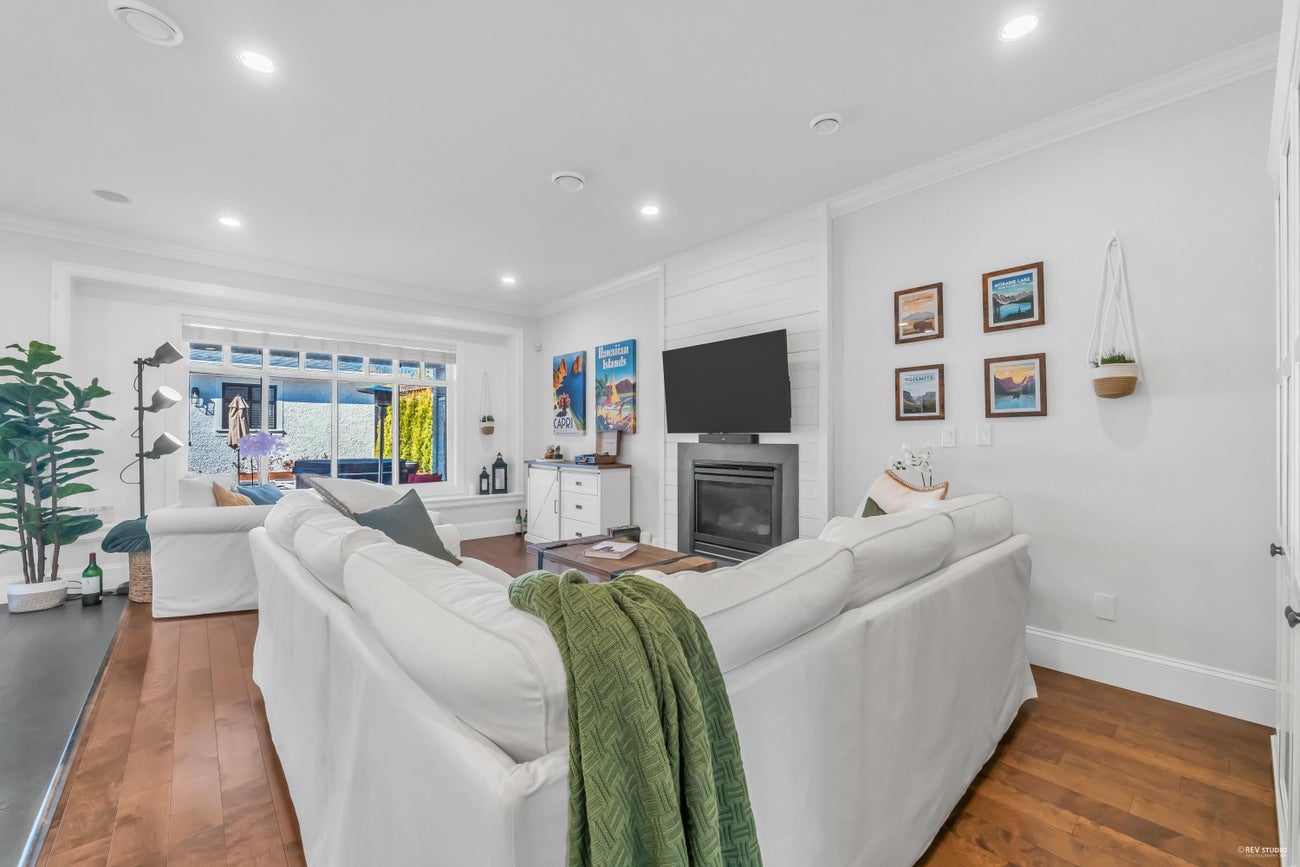 338 W 17th Street - Central Lonsdale Single Family Residence for Sale, 6 Bedrooms (R2984027) #9