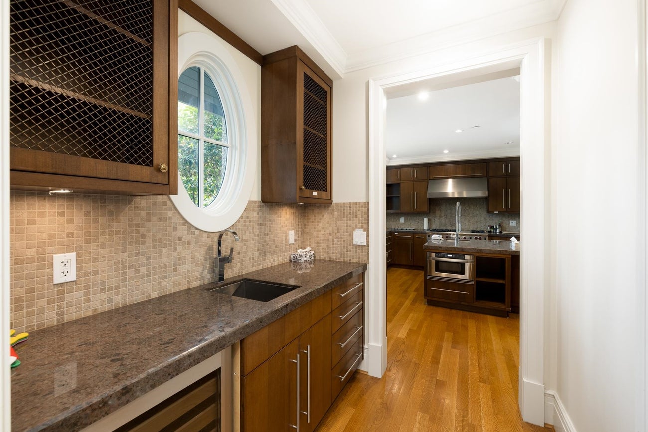 920 Pyrford Road - British Properties Single Family Residence for Sale, 6 Bedrooms (R3036076) #12