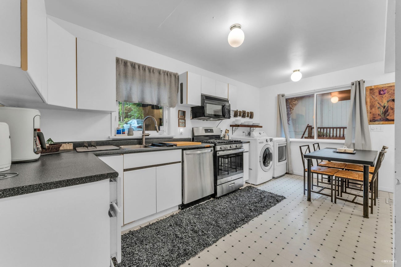 1372 Ottawa Avenue - Ambleside Single Family Residence for Sale, 6 Bedrooms (R3048139)# - 10