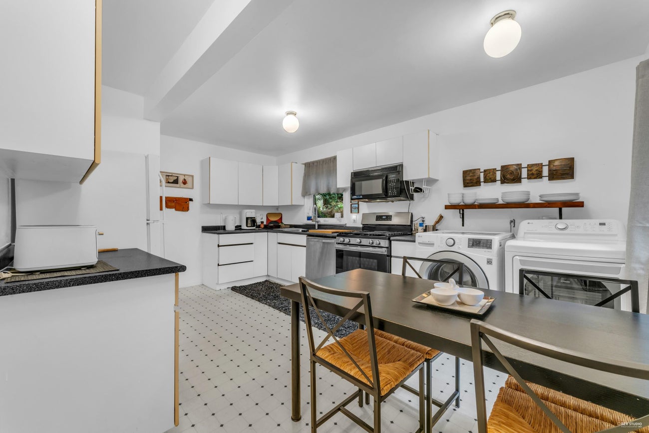 1372 Ottawa Avenue - Ambleside Single Family Residence for Sale, 6 Bedrooms (R3048139)# - 13