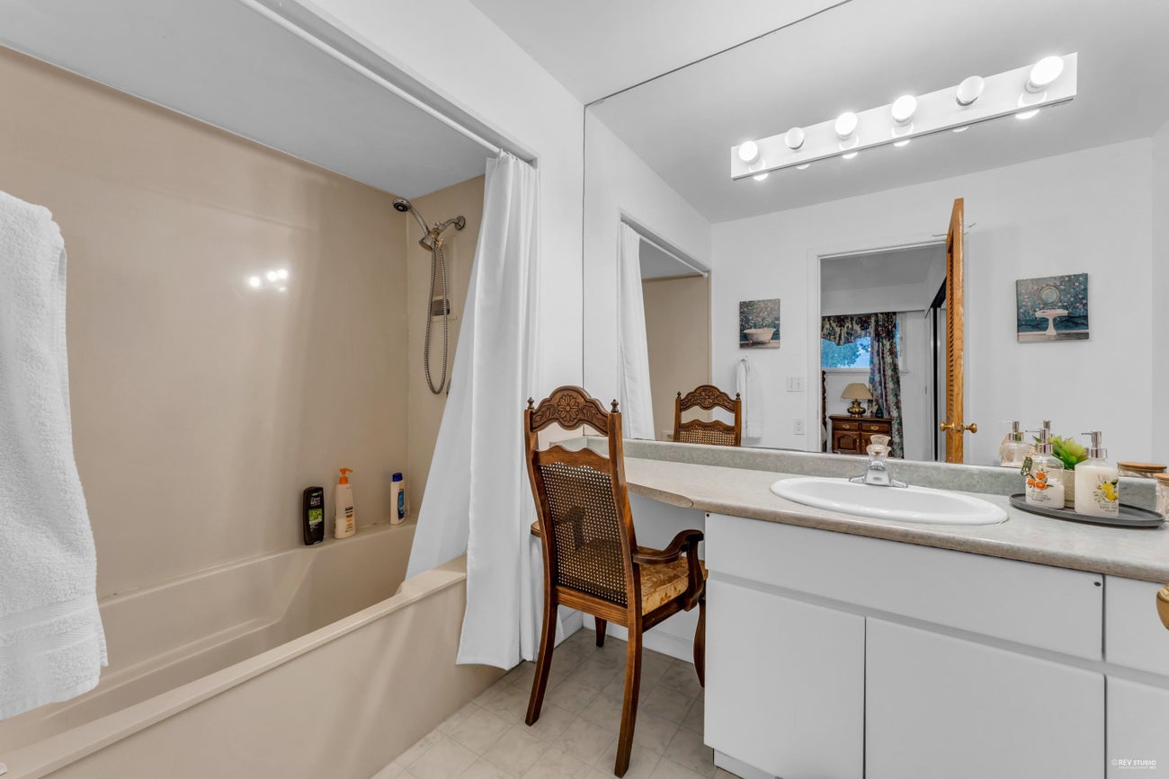 1372 Ottawa Avenue - Ambleside Single Family Residence for Sale, 6 Bedrooms (R3048139)# - 16