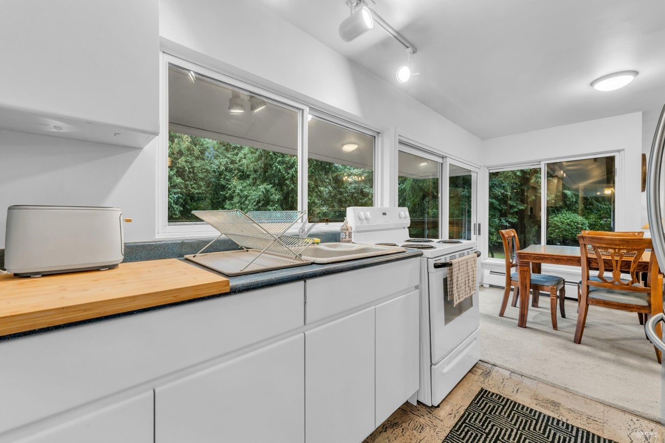 1372 Ottawa Avenue - Ambleside Single Family Residence for Sale, 6 Bedrooms (R3048139)# - 27