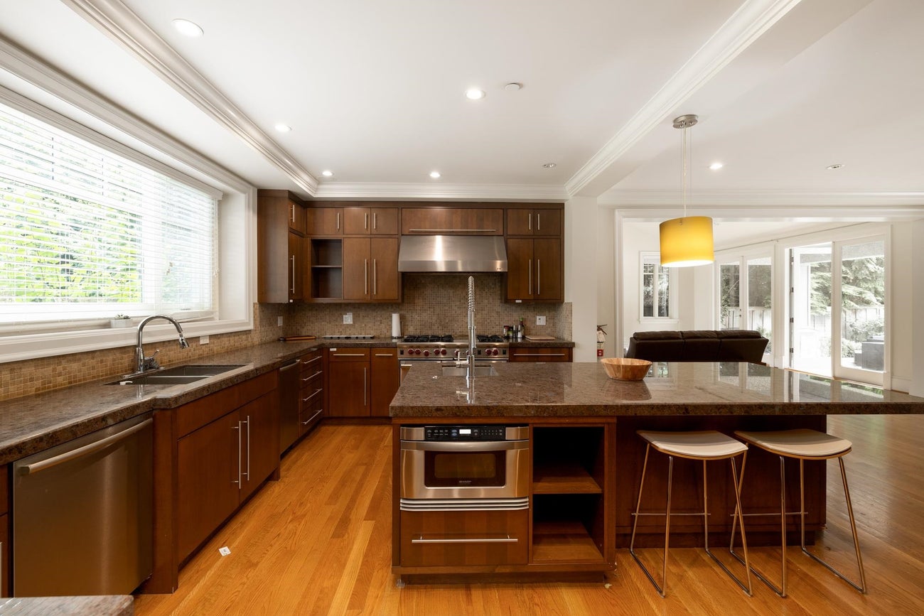 920 Pyrford Road - British Properties Single Family Residence for Sale, 6 Bedrooms (R3057114)# - 9