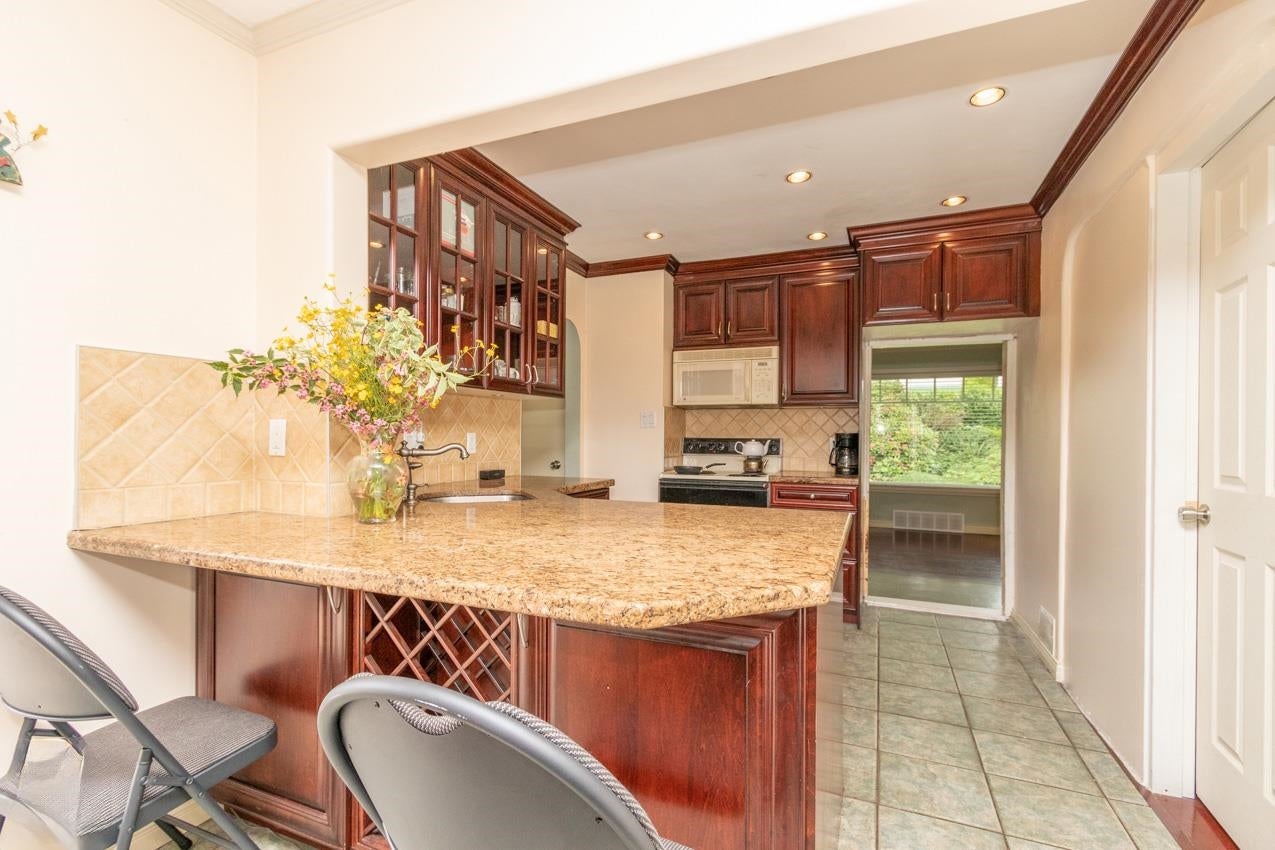 341 W 24th Street - Central Lonsdale Single Family Residence for Sale, 4 Bedrooms (R3061711)# - 9