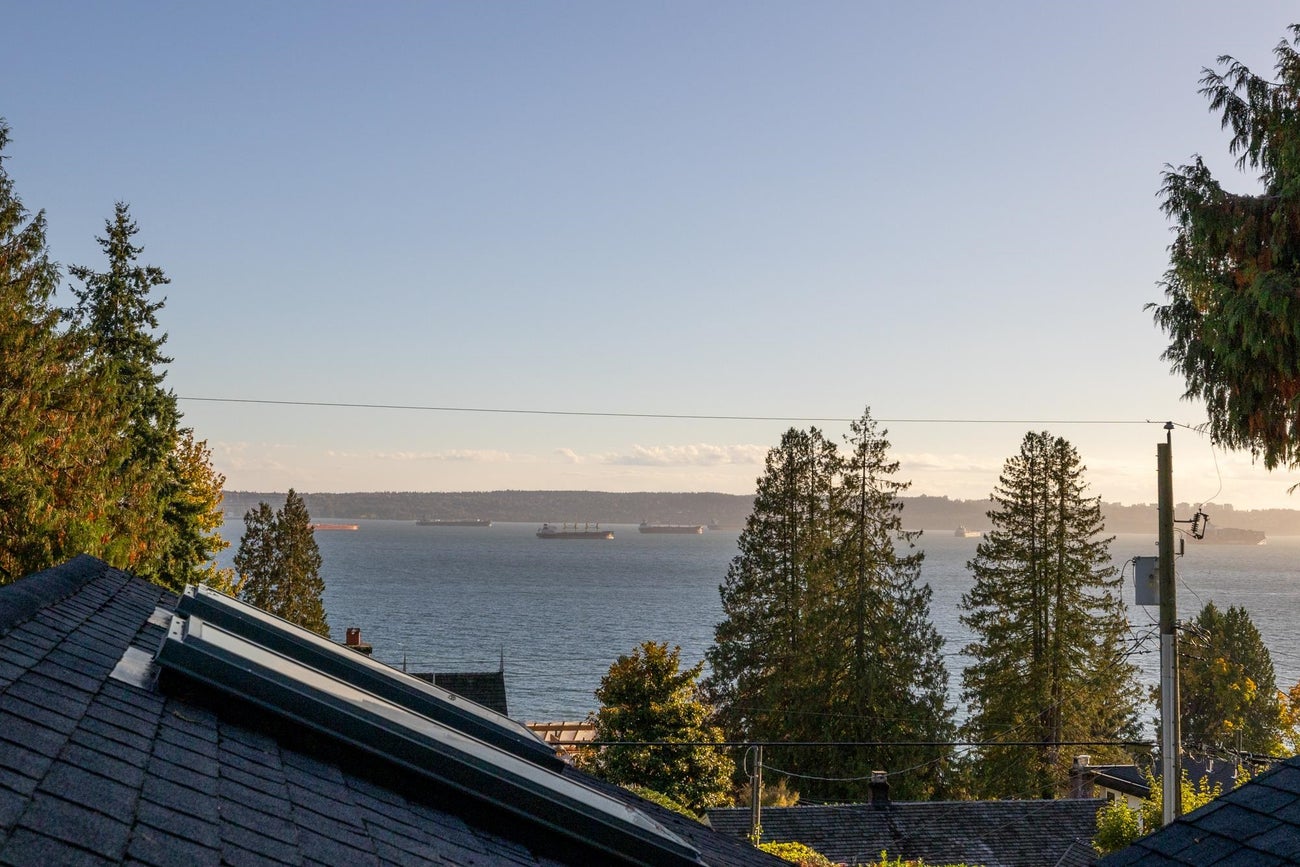 2623 Lawson Avenue - Dundarave Single Family Residence for Sale, 4 Bedrooms (R3072699)# - 39 2623 Lawson Avenue - Dundarave Single Family Residence for Sale, 4 Bedrooms (R3072699)# - 39