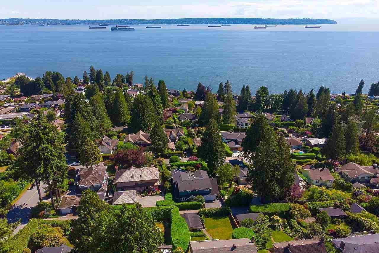 2623 Lawson Avenue - Dundarave Single Family Residence for Sale, 4 Bedrooms (R3101155)# - 4