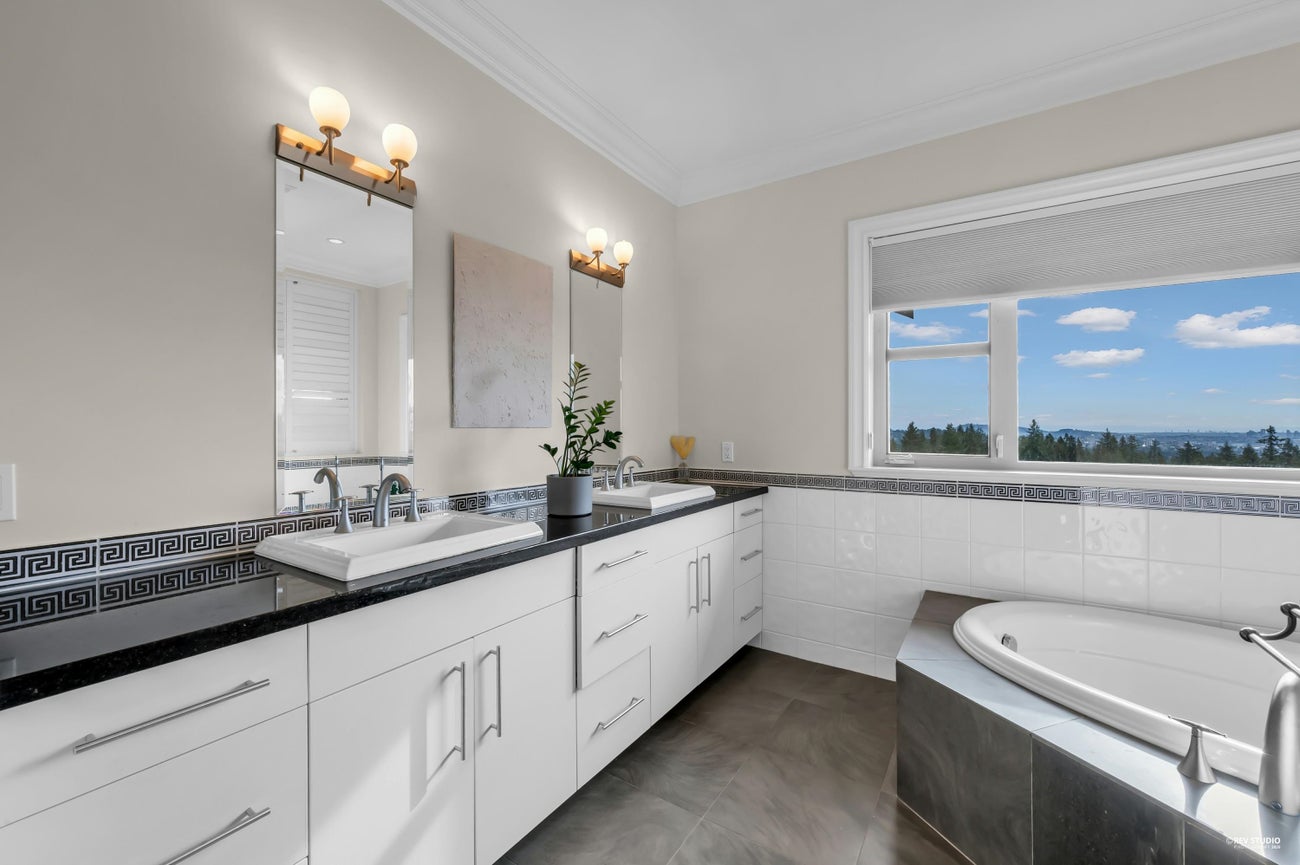 715 King Georges Way - British Properties Single Family Residence for Sale, 5 Bedrooms (R3110386)# - 18