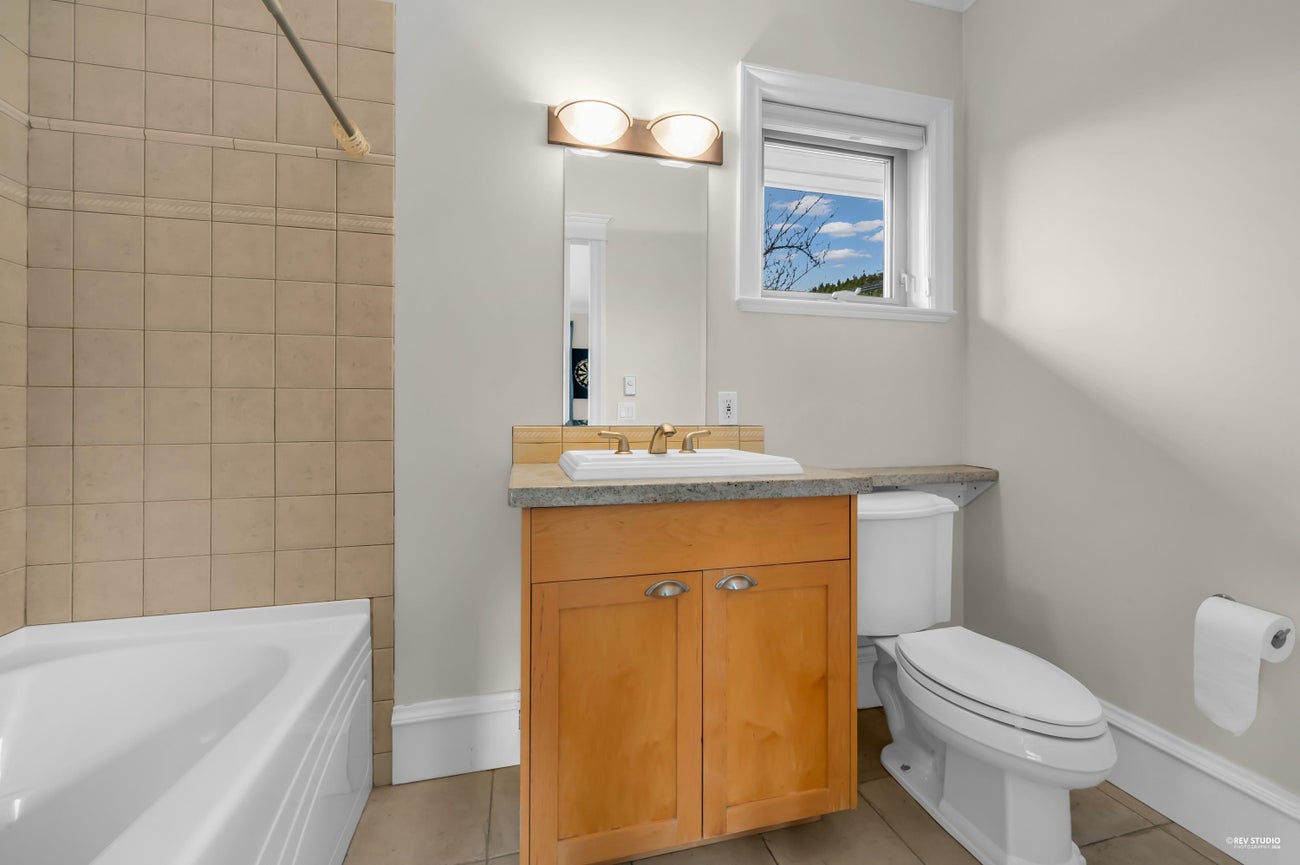 715 King Georges Way - British Properties Single Family Residence for Sale, 5 Bedrooms (R3110386)# - 30