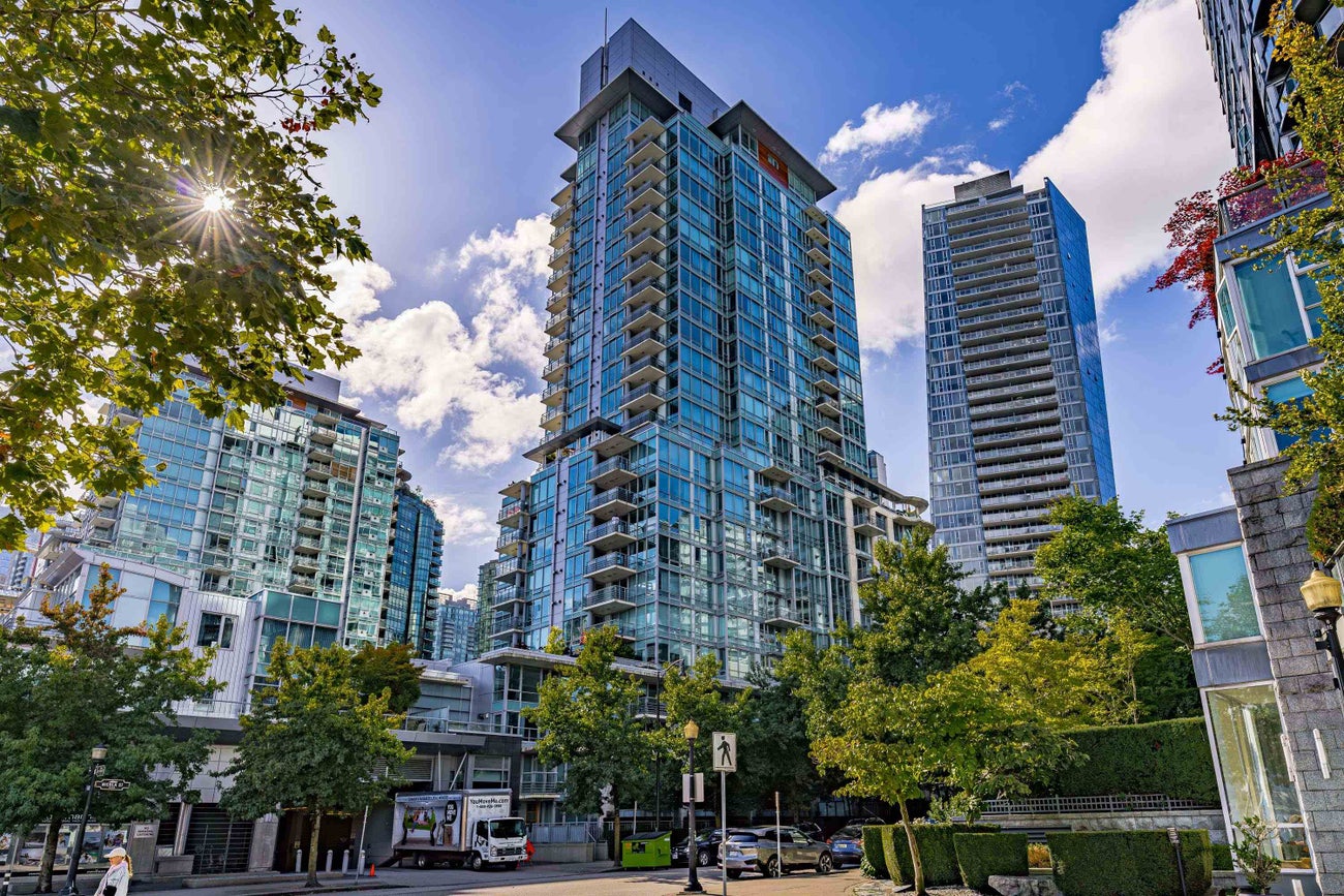 807 590 NICOLA STREET - Coal Harbour Apartment/Condo for sale, 1 Bedroom (R2928982) #1