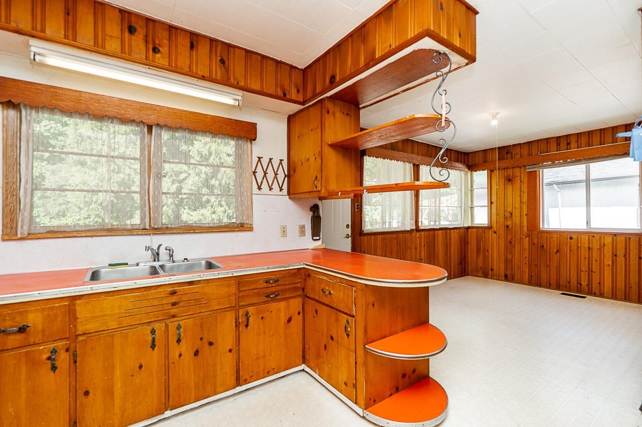 2212 Old Dollarton Road - Seymour NV Single Family Residence for Sale, 4 Bedrooms (R3083594)# - 15