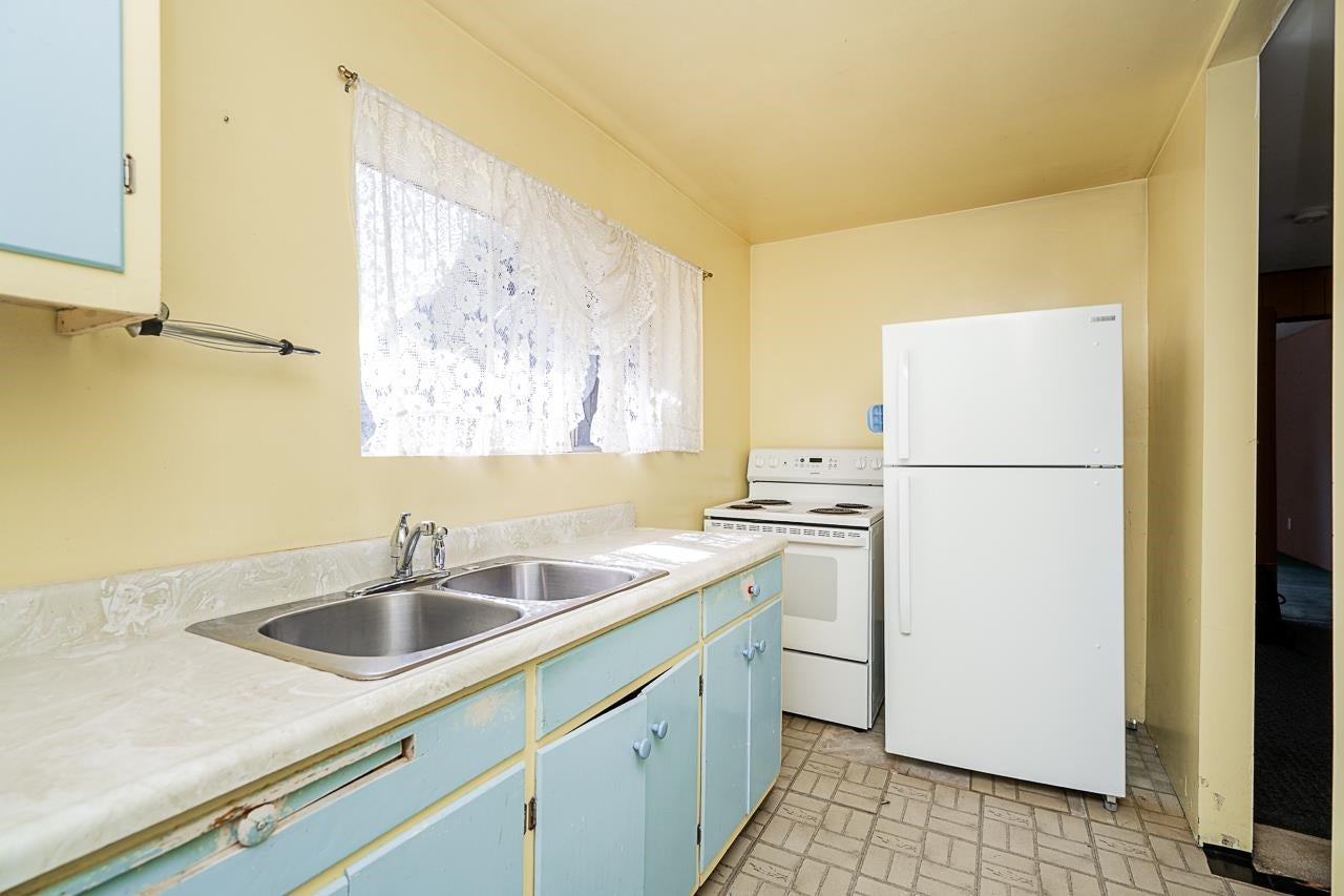 2212 Old Dollarton Road - Seymour NV Single Family Residence for Sale, 4 Bedrooms (R3083594)# - 25