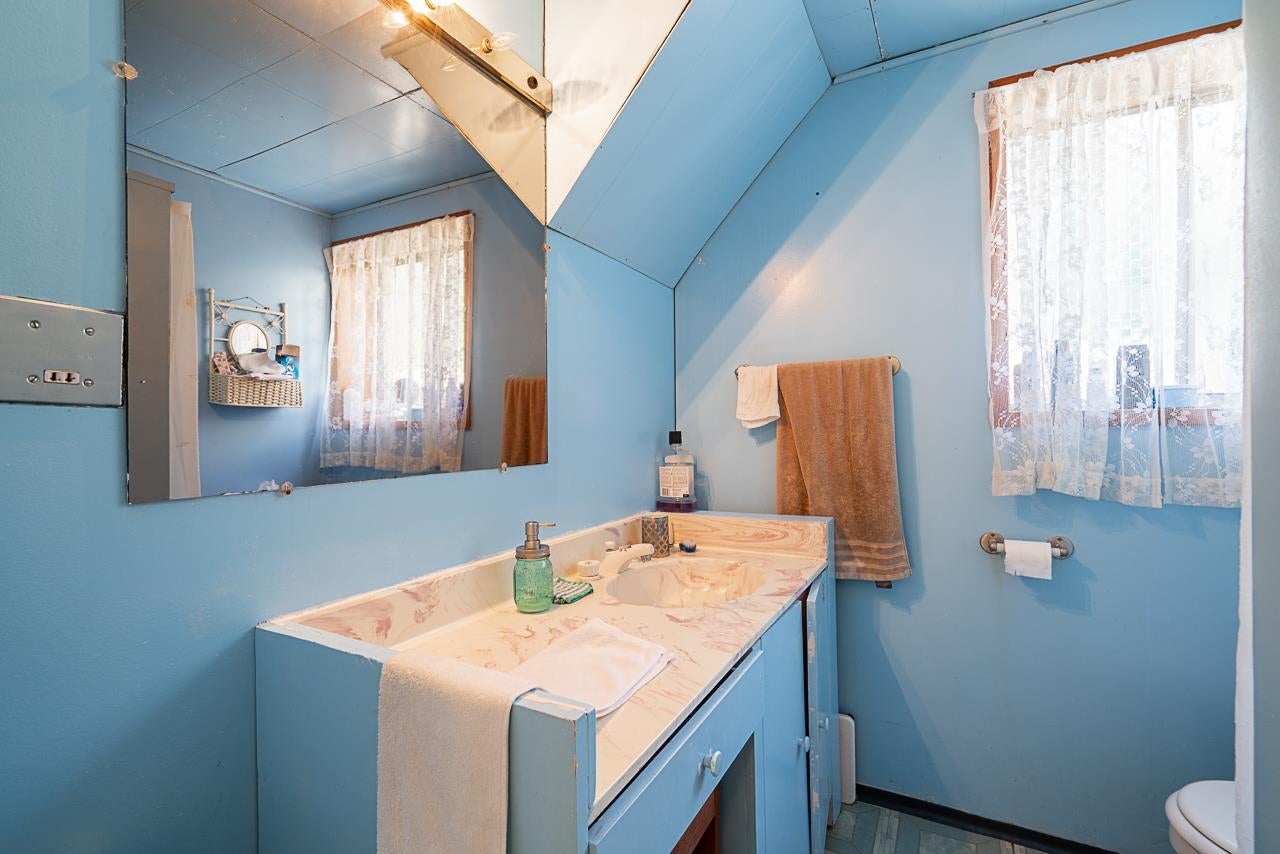 2212 Old Dollarton Road - Seymour NV Single Family Residence, 4 Bedrooms (R3083594)# - 28