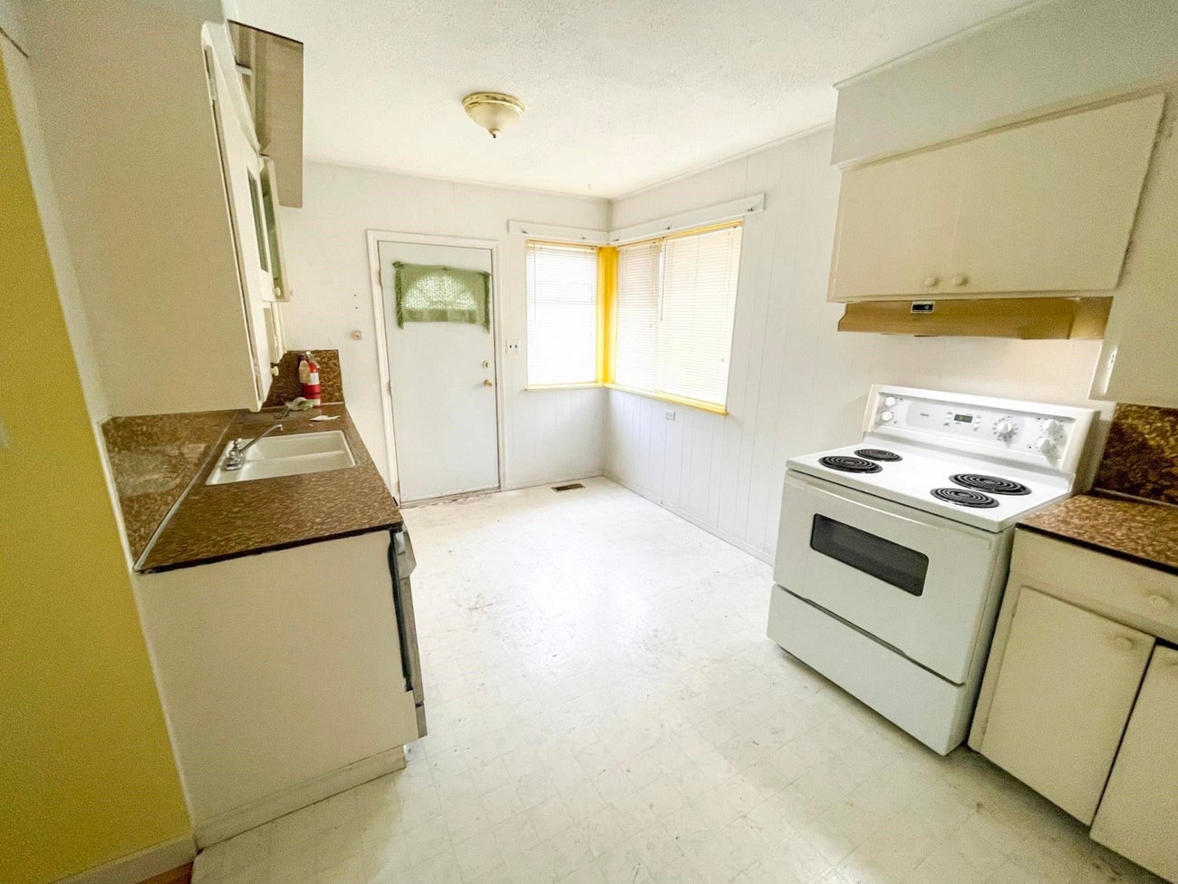 13137 106A AVENUE - Whalley House/Single Family for sale, 4 Bedrooms (R2616545) #2