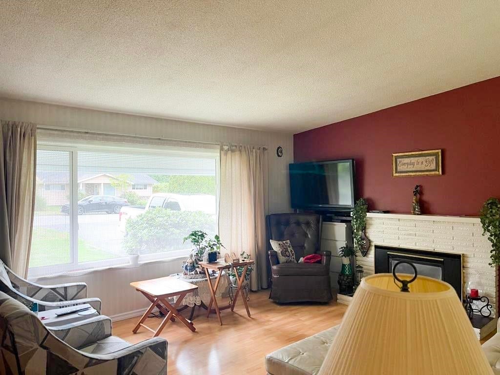 8727 154A STREET - Fleetwood Tynehead House/Single Family for sale, 3 Bedrooms (R2622393) #2