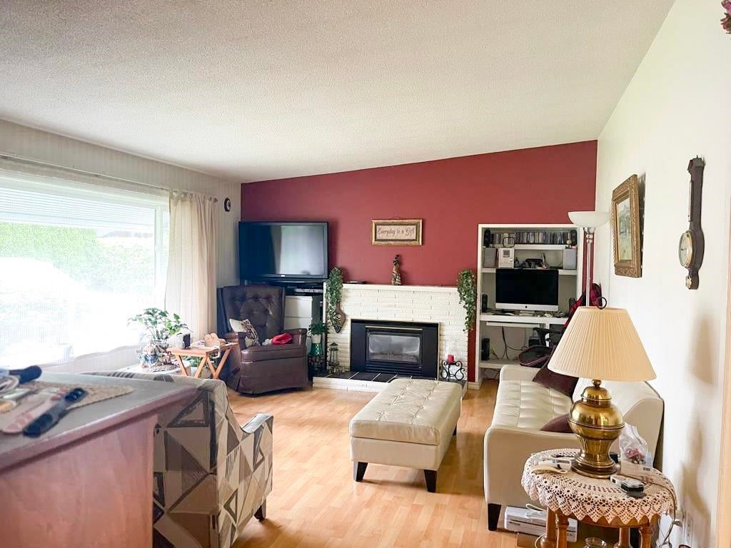 8727 154A STREET - Fleetwood Tynehead House/Single Family for sale, 3 Bedrooms (R2622393) #3