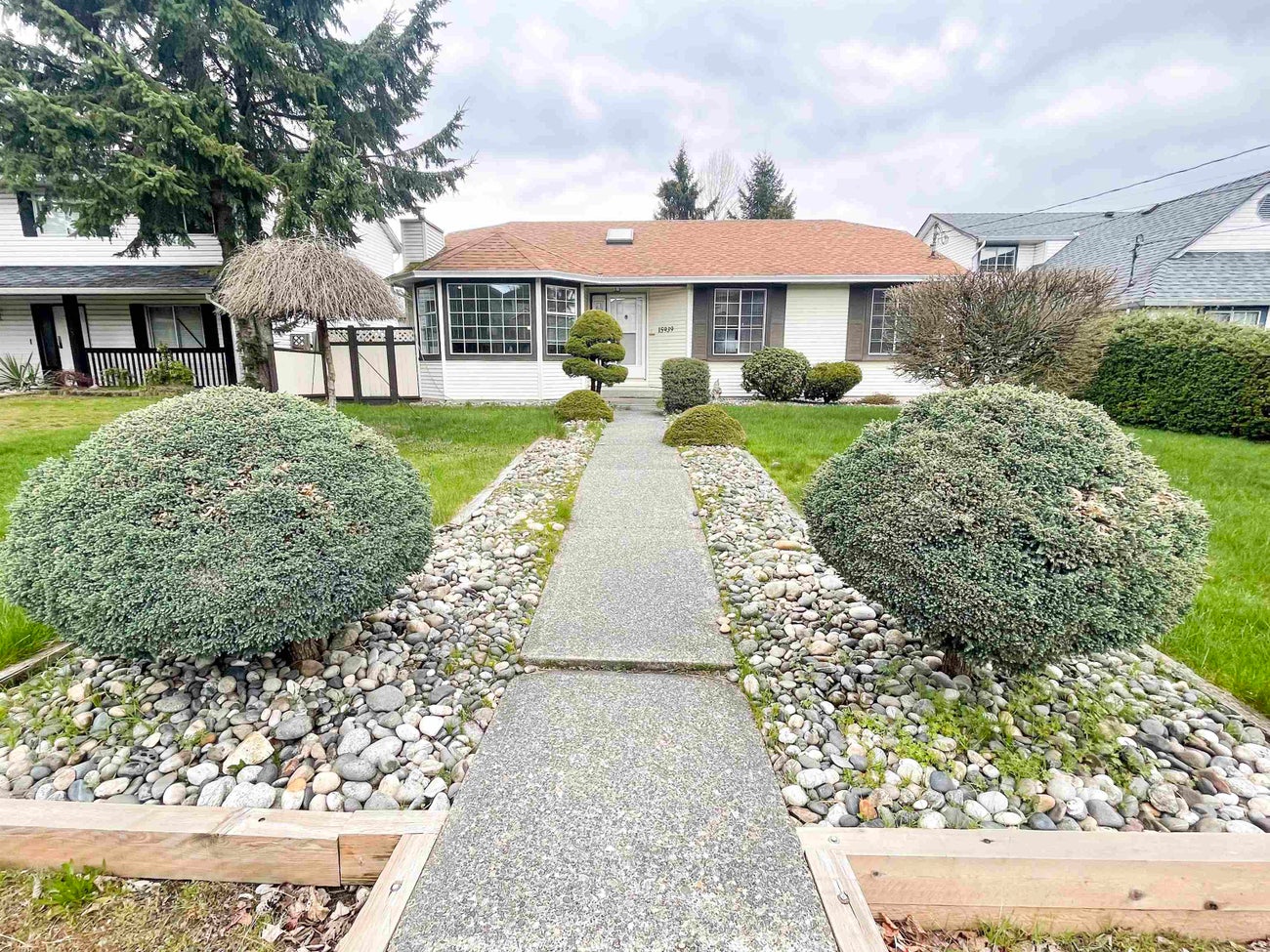 15939 88 AVENUE - Fleetwood Tynehead House/Single Family for sale, 3 Bedrooms (R2771372) #1