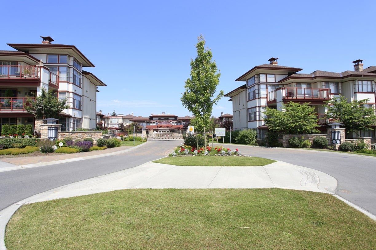 104 16421 64th Avenue - Cloverdale BC Apartment/Condo for sale, 2 Bedrooms (R2021747) #1