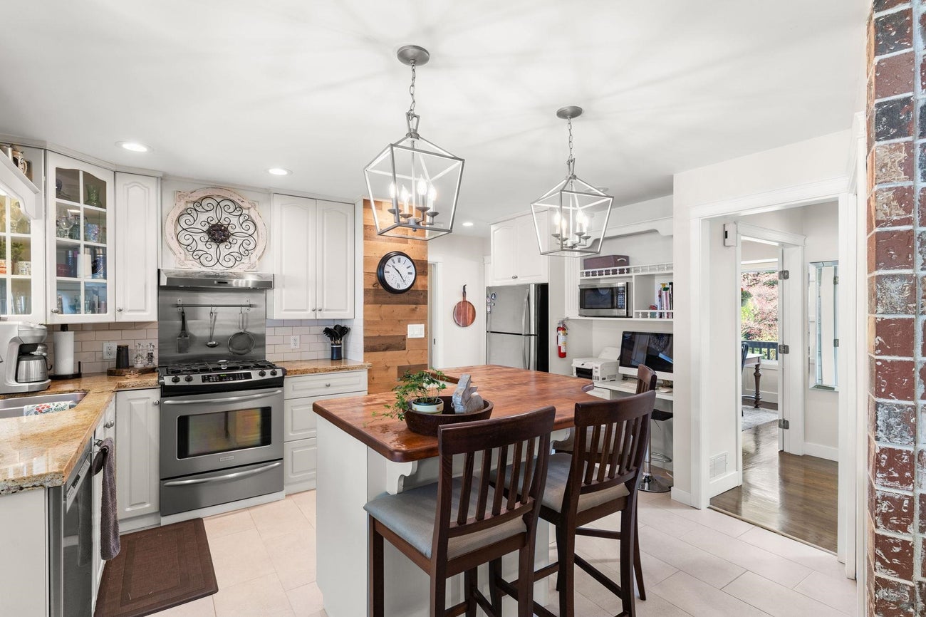 12815 Willow Place - Northeast Single Family Residence for Sale, 5 Bedrooms (R2998069) #12