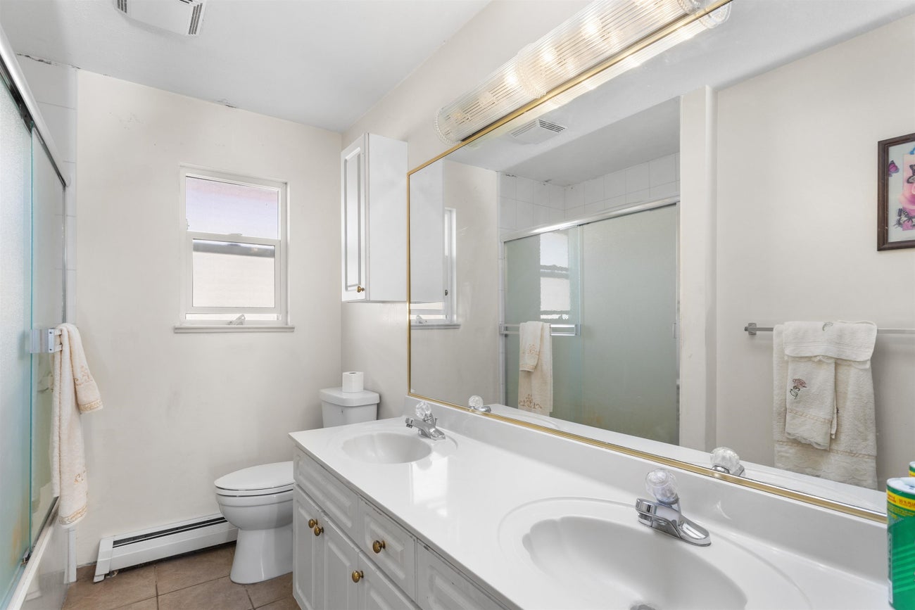 12185 98a Avenue - Cedar Hills Single Family Residence for Sale, 8 Bedrooms (R3036782) #29