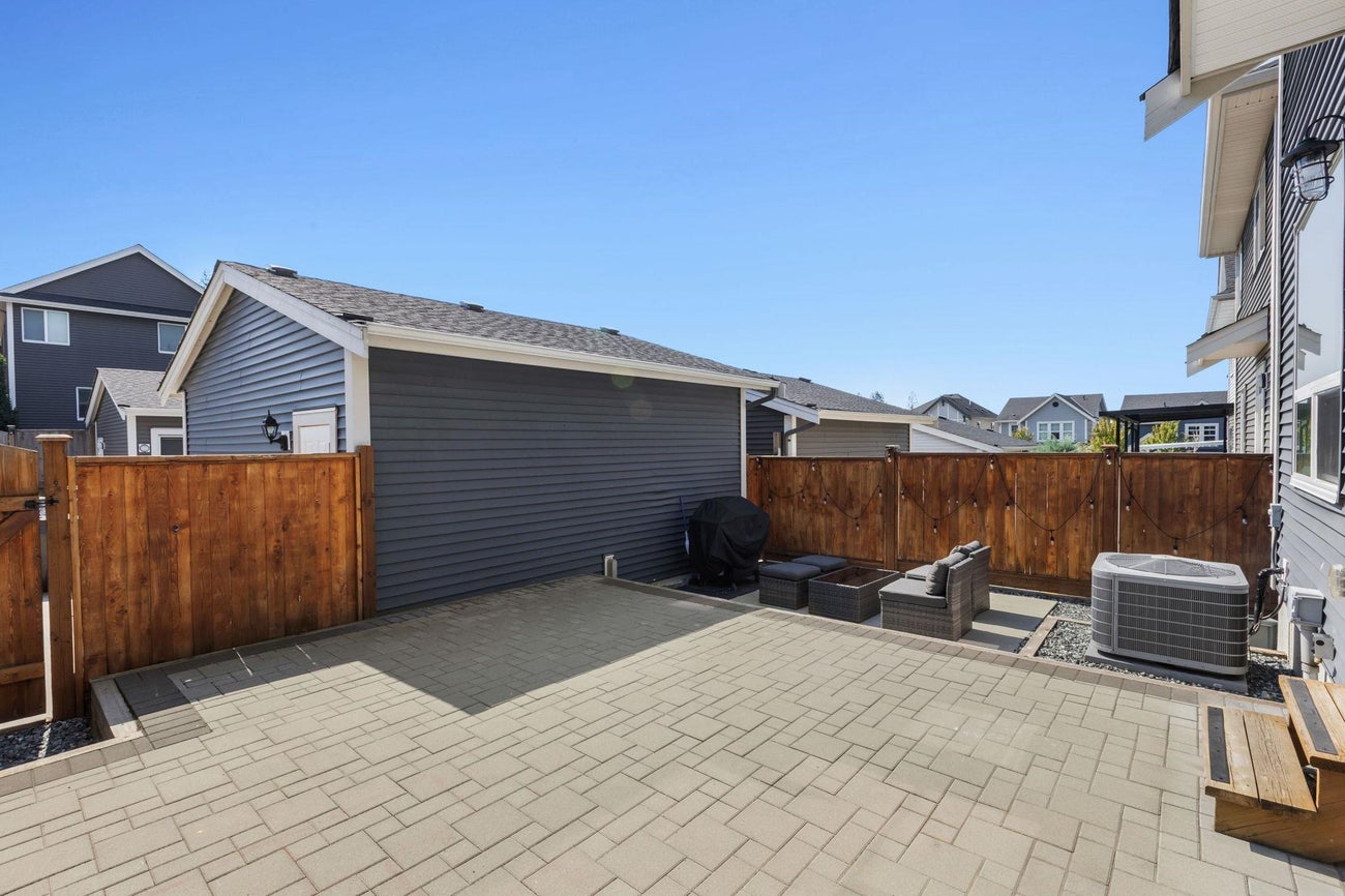 20278 82b Avenue - Willoughby Heights Single Family Residence for Sale, 4 Bedrooms (R3040713) #33