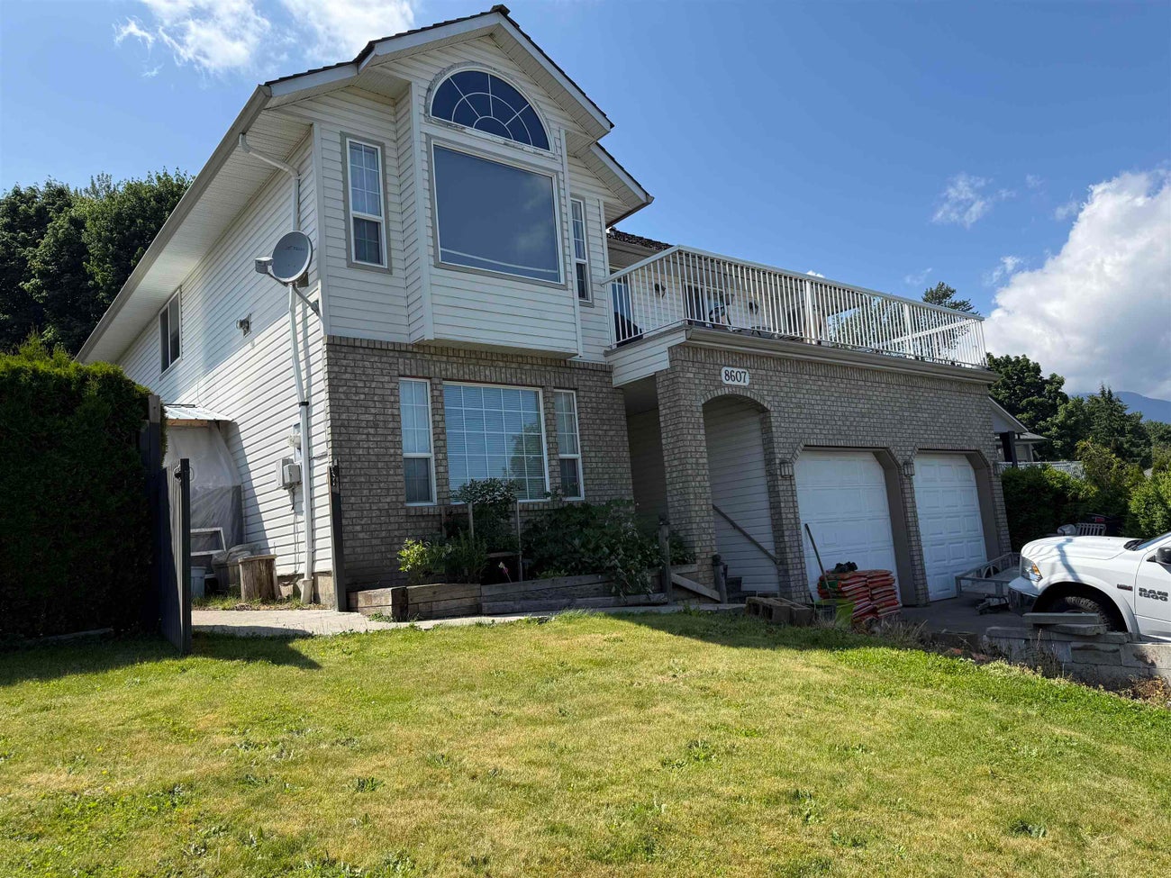 8607 Sunrise Drive - Chilliwack Mountain Single Family Residence for Sale, 4 Bedrooms (R3011001) #3