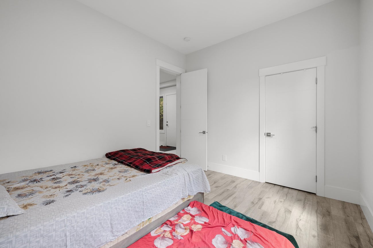 12776 Campbell Place - Queen Mary Park Surrey Single Family Residence for Sale, 8 Bedrooms (R3012601)# - 21