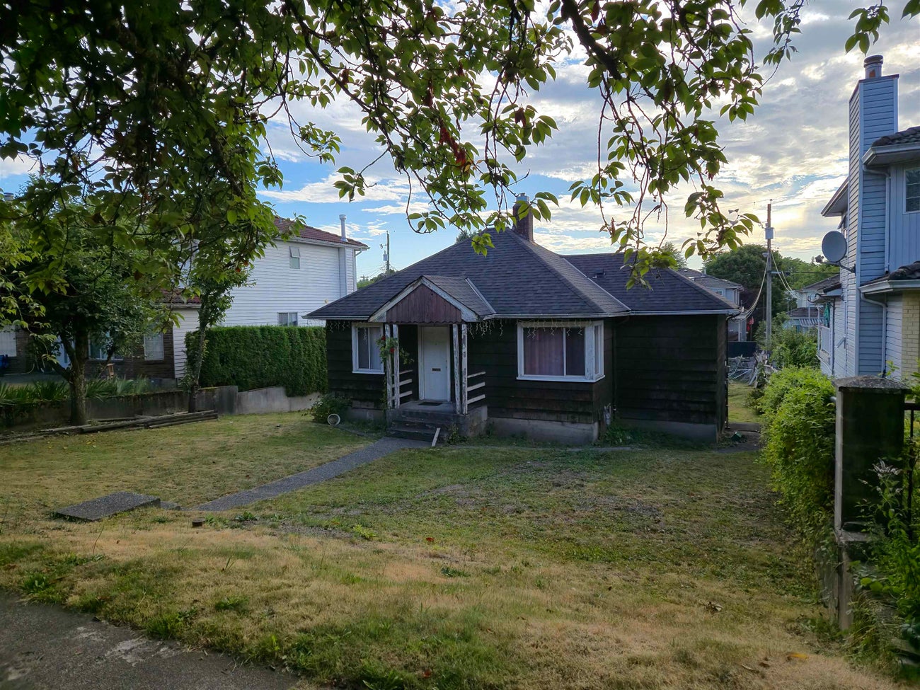 6029 Dumfries Street - Knight Single Family Residence for Sale, 2 Bedrooms (R3030616)# - 3