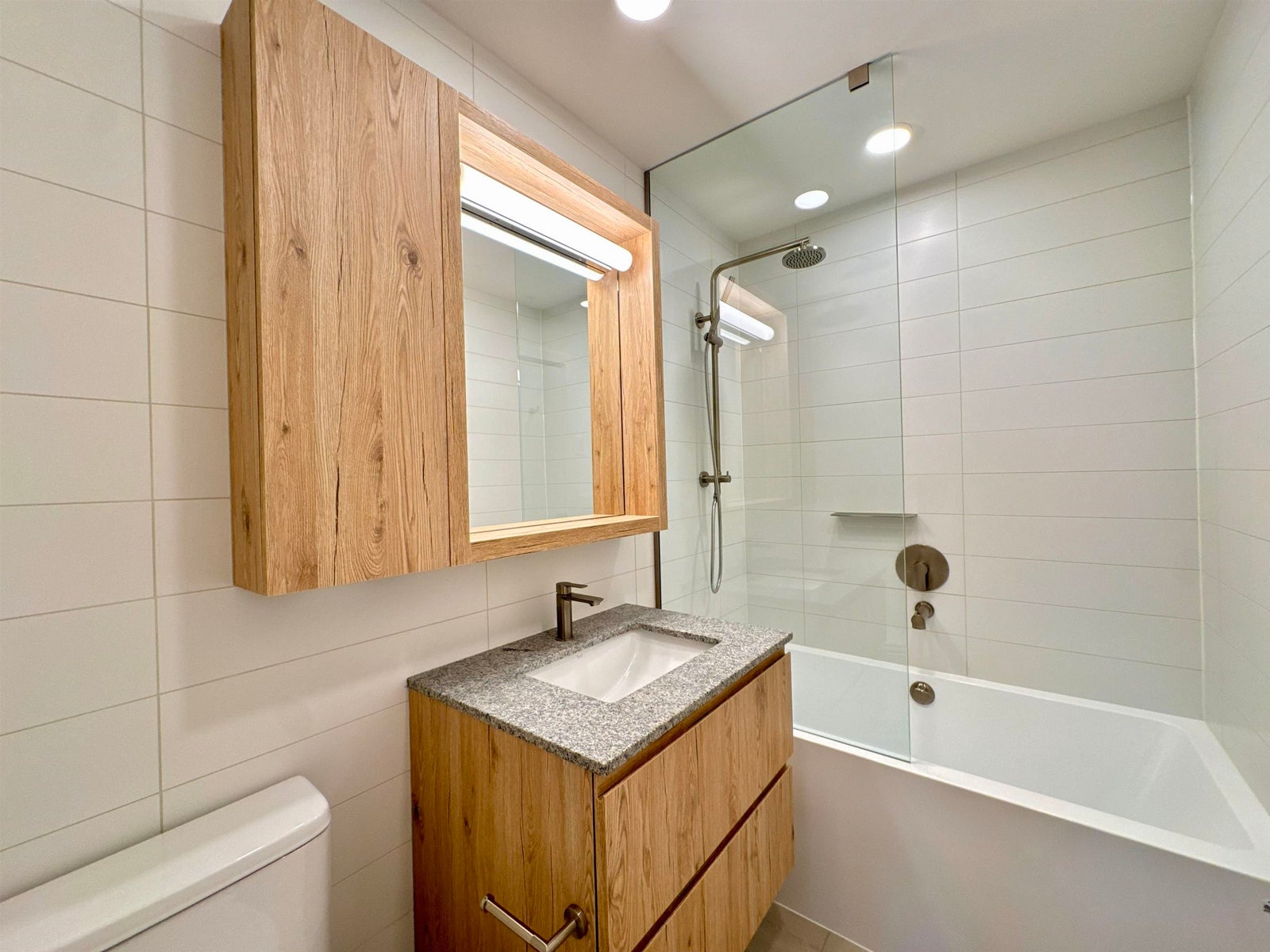 613 1504 Scott Road — photo 7 of 10