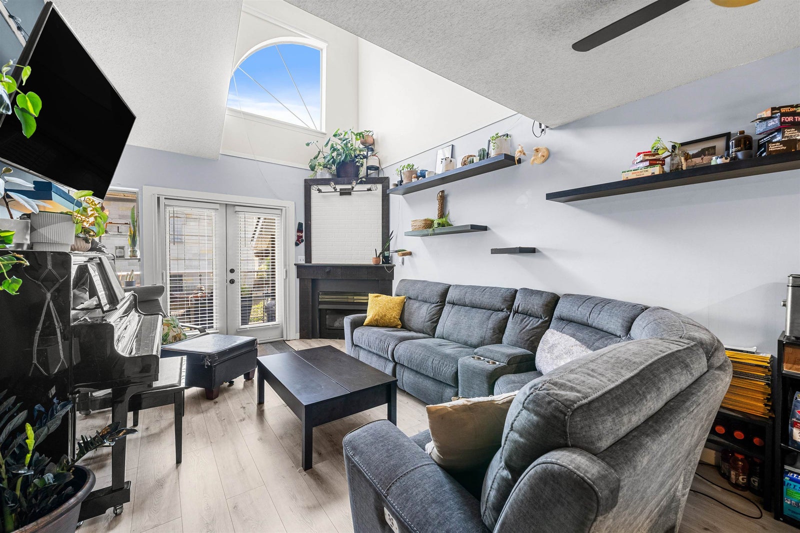 212 - 74 Miner Street - Fraserview NW Apartment/Condo for Sale, 3 Bedrooms (R3030866)