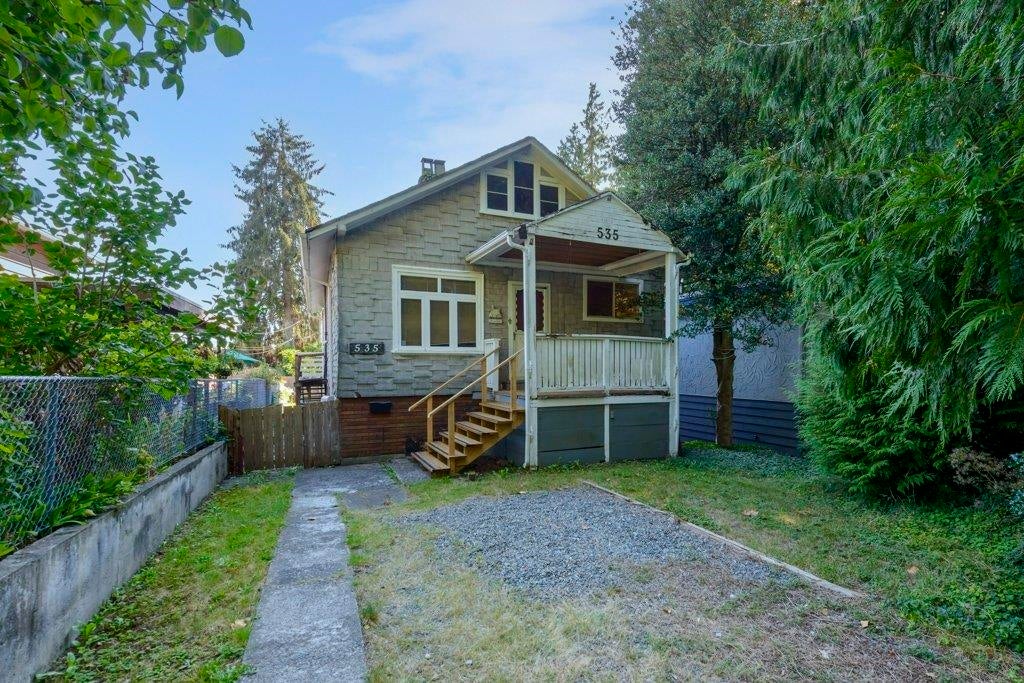 535 W 15th Street - Central Lonsdale Single Family Residence for Sale, 4 Bedrooms (R2996532)
