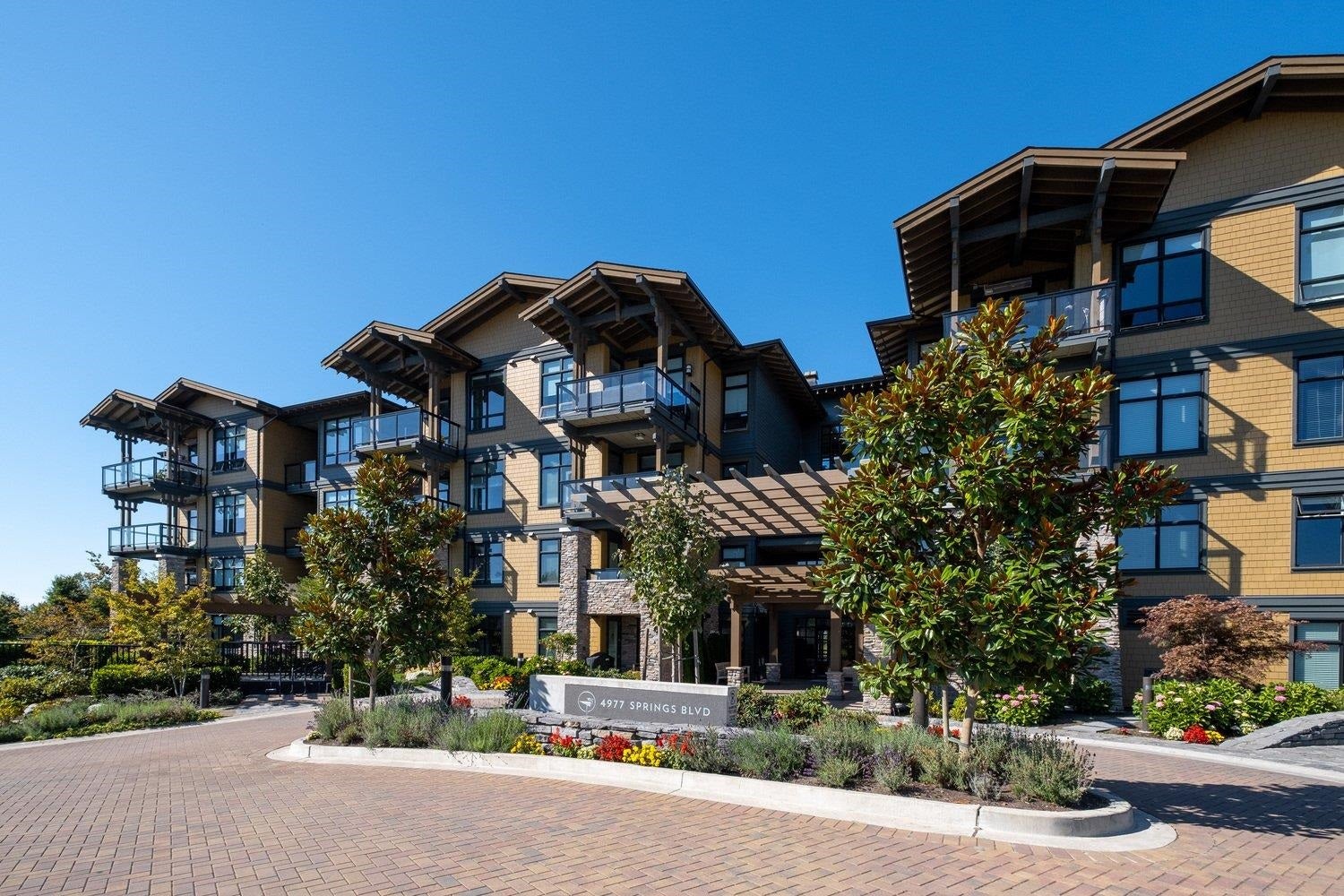 402 4977 SPRINGS BOULEVARD - Tsawwassen North Apartment/Condo for sale, 2 Bedrooms (R2725349)