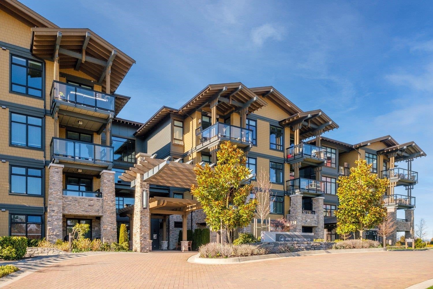 401 4977 SPRINGS BOULEVARD - Tsawwassen North Apartment/Condo for sale, 2 Bedrooms (R2763881)