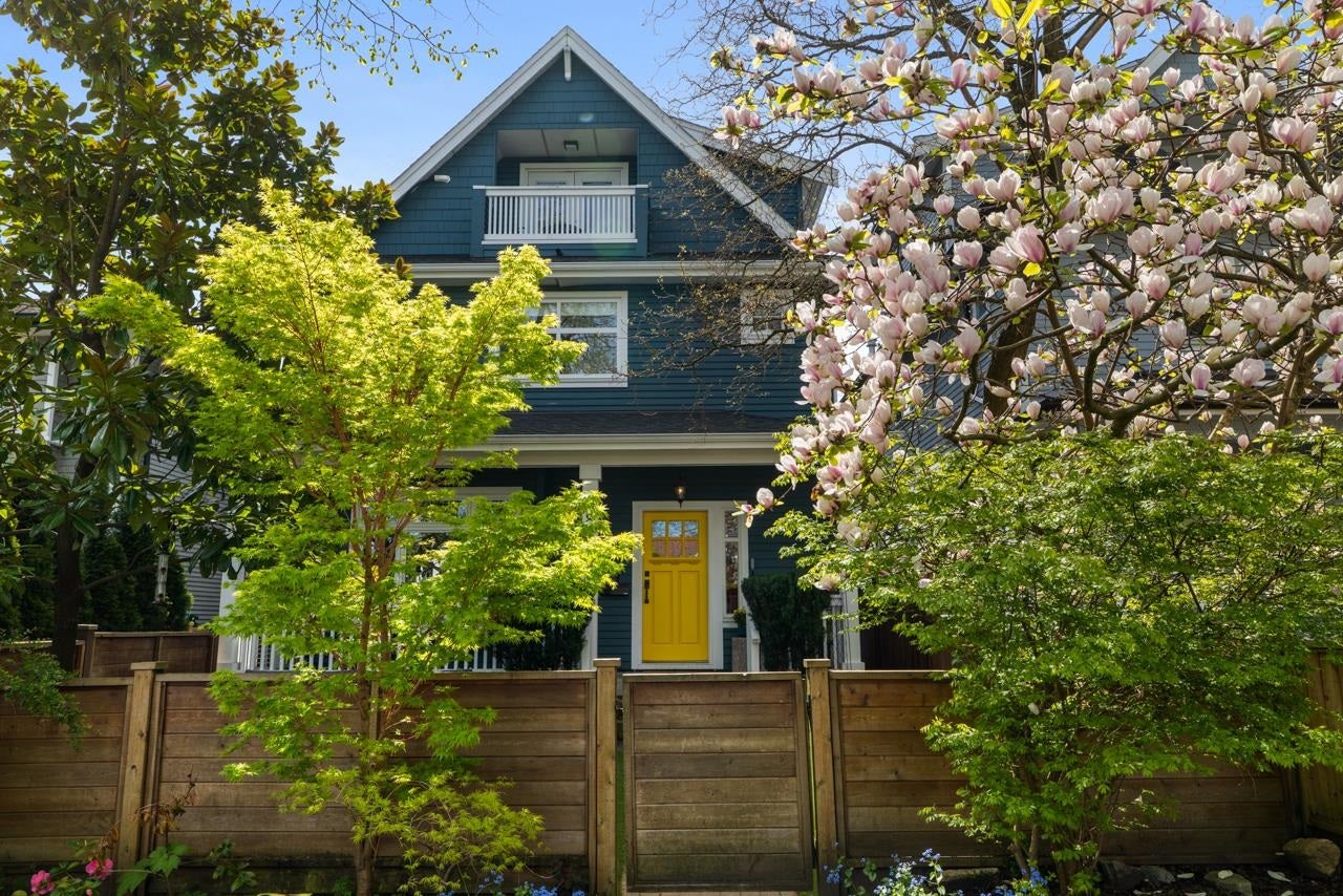 830 E 10th Avenue - Mount Pleasant VE Half Duplex for Sale, 4 Bedrooms (R2992744)