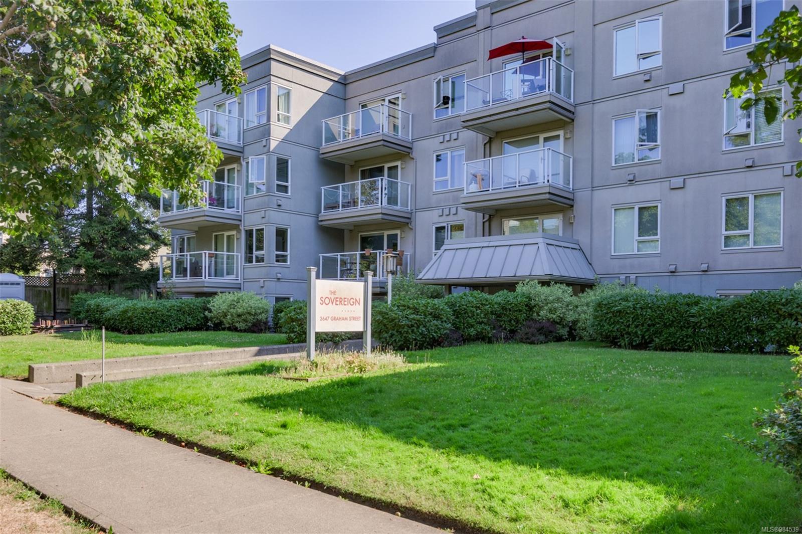 404 - 2647 Graham St - Vi Hillside Condo Apartment for sale, 1 Bedroom (984539)