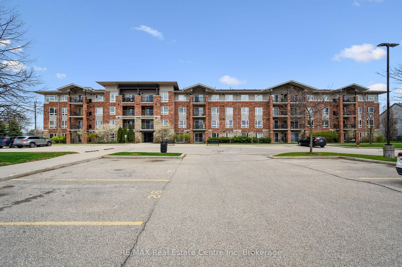 303 - 19 Waterford Drive - Pineridge/Westminster Woods Condo Apartment for Sale, 2 Bedrooms (X12235198)