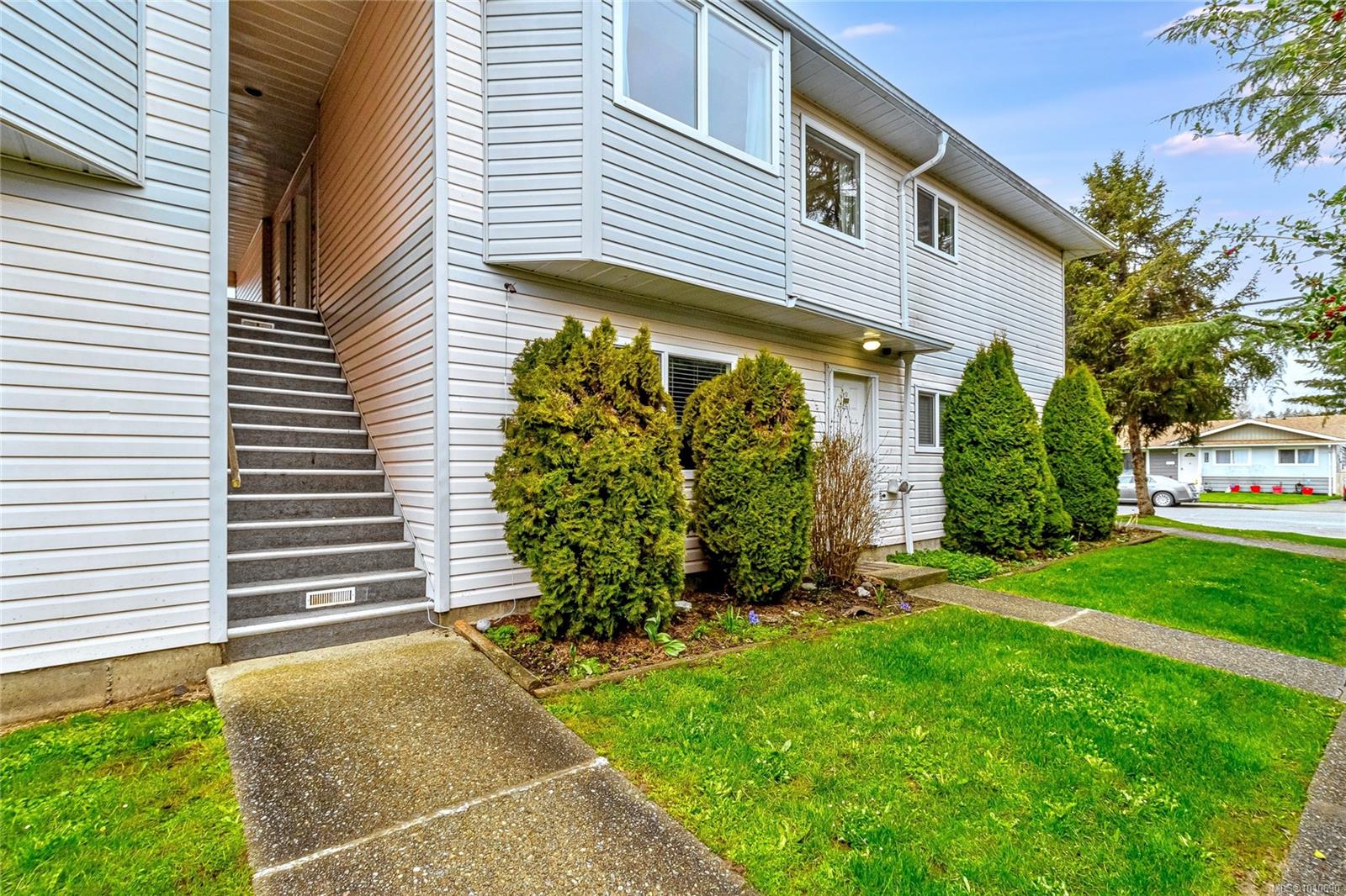 202 - 2524 Lewis St - Du East Duncan Condo Apartment for Sale, 2 Bedrooms (1010690)