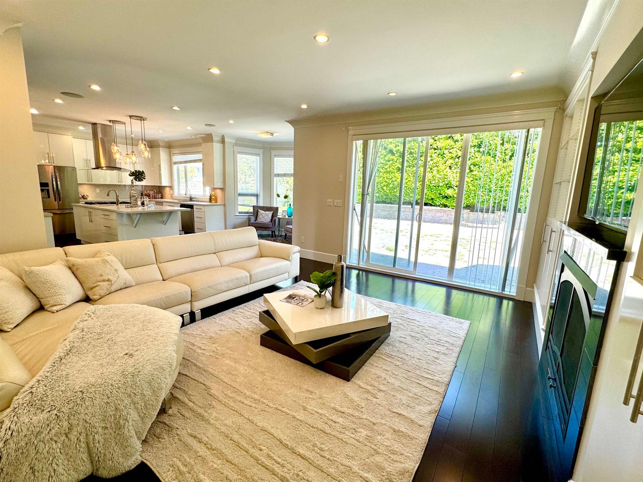 586 Silverdale Place - Upper Delbrook Single Family Residence for Sale, 10 Bedrooms (R3015542) #3