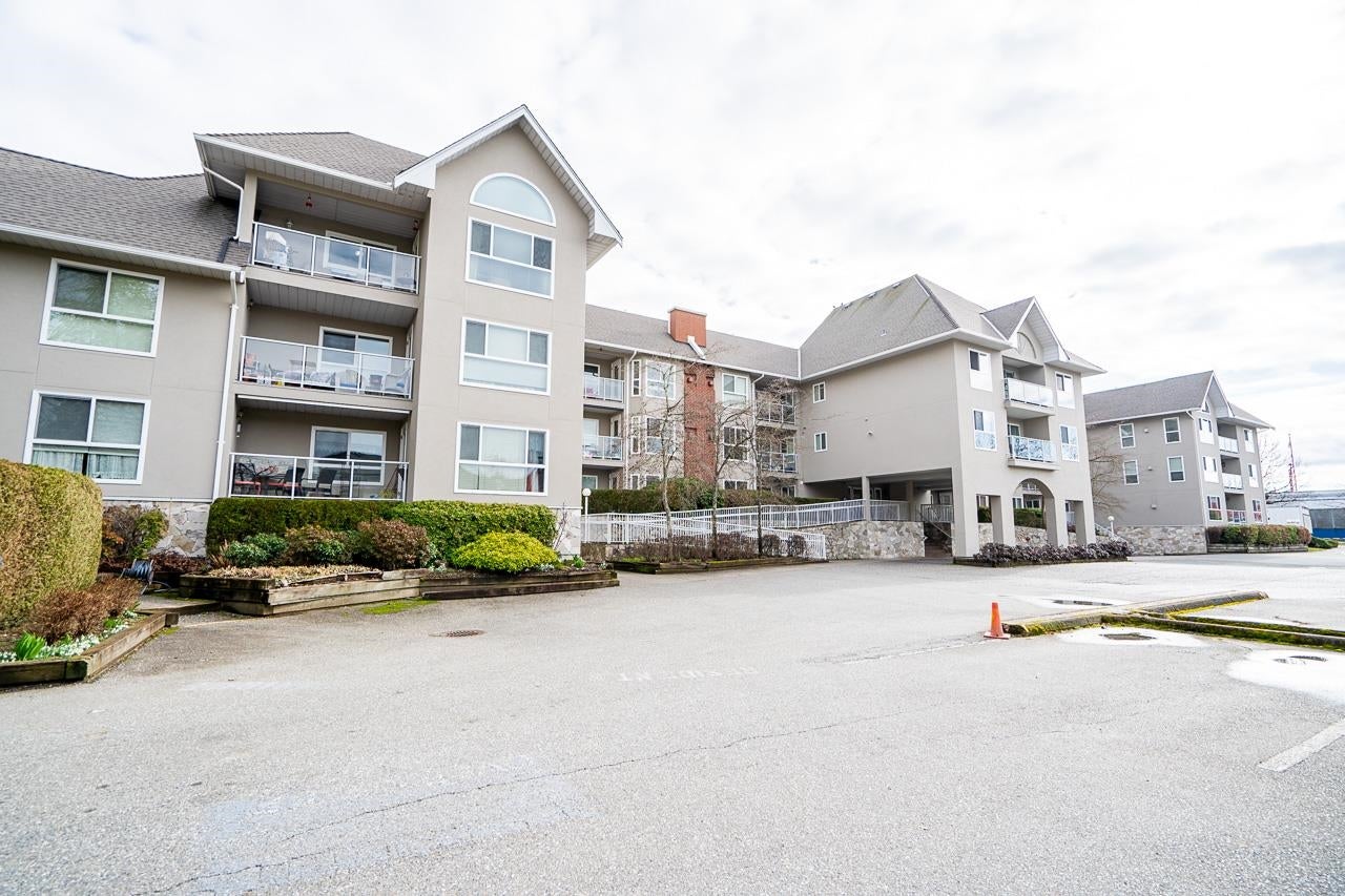 104 19835 64 AVENUE - Willoughby Heights Apartment/Condo for sale, 2 Bedrooms (R2852685)