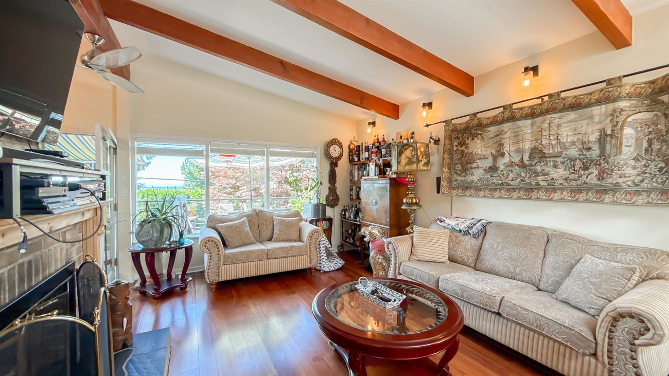414 Montroyal Boulevard - Upper Delbrook Single Family Residence for Sale, 4 Bedrooms (R3025827) #10
