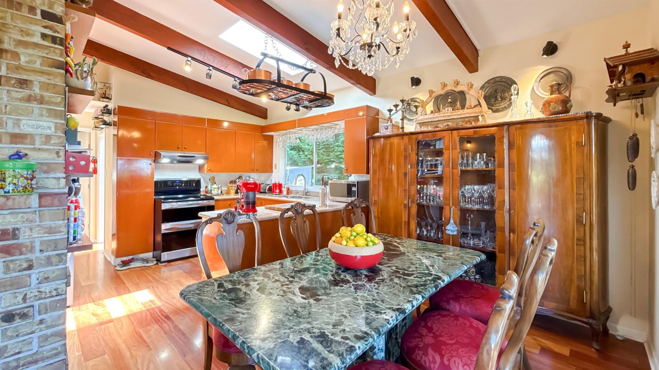 414 Montroyal Boulevard - Upper Delbrook Single Family Residence for Sale, 4 Bedrooms (R3025827) #14