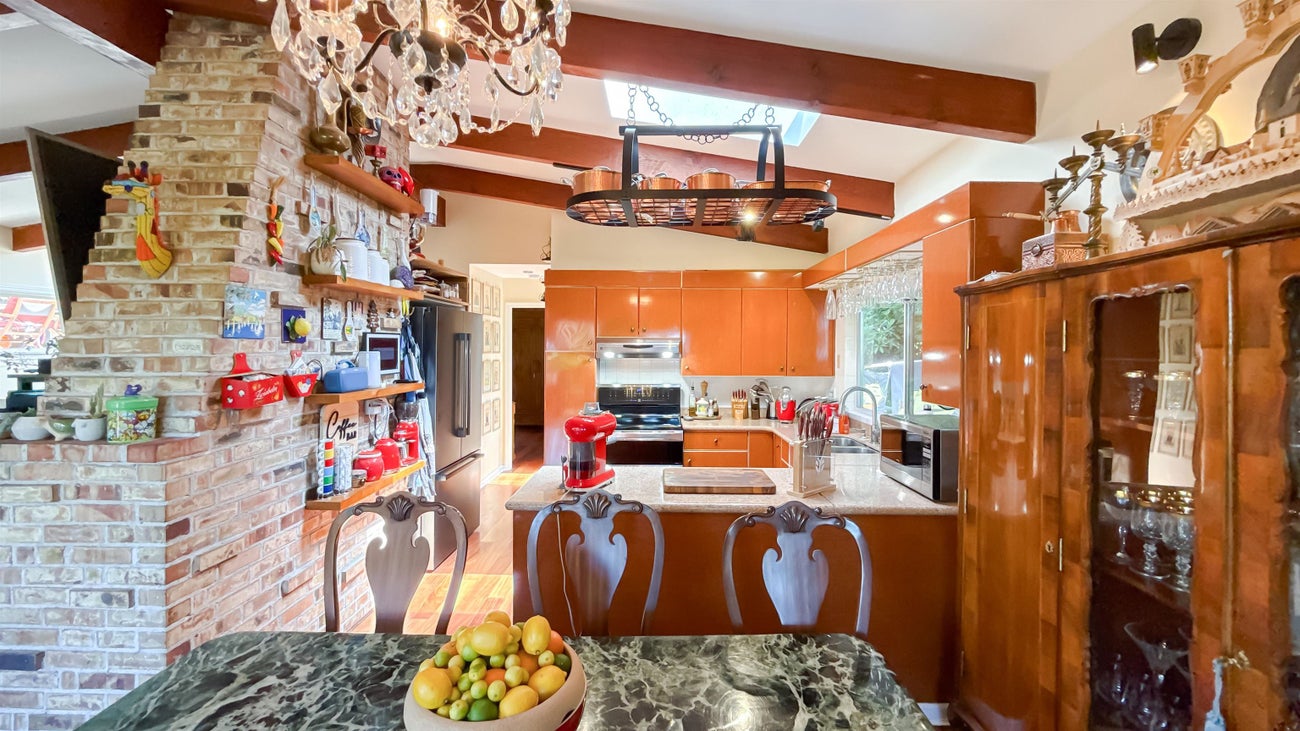 414 Montroyal Boulevard - Upper Delbrook Single Family Residence for Sale, 4 Bedrooms (R3025827) #17
