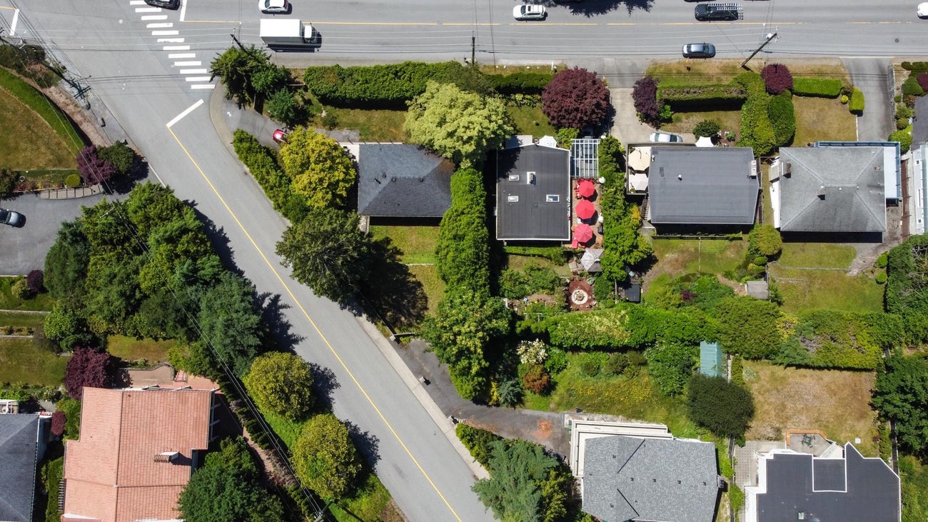 414 Montroyal Boulevard - Upper Delbrook Single Family Residence for Sale, 4 Bedrooms (R3025827) #39
