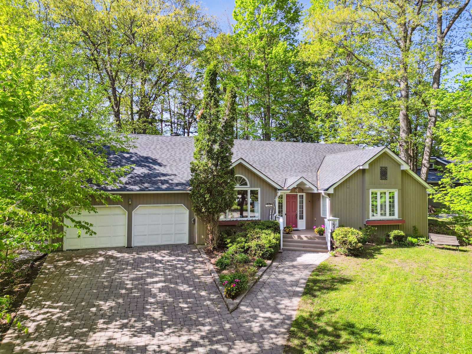 18 Brian Road, Bracebridge ON P1L 1A5 - Bracebridge Single Family for Sale, 3 Bedrooms (X12168077)