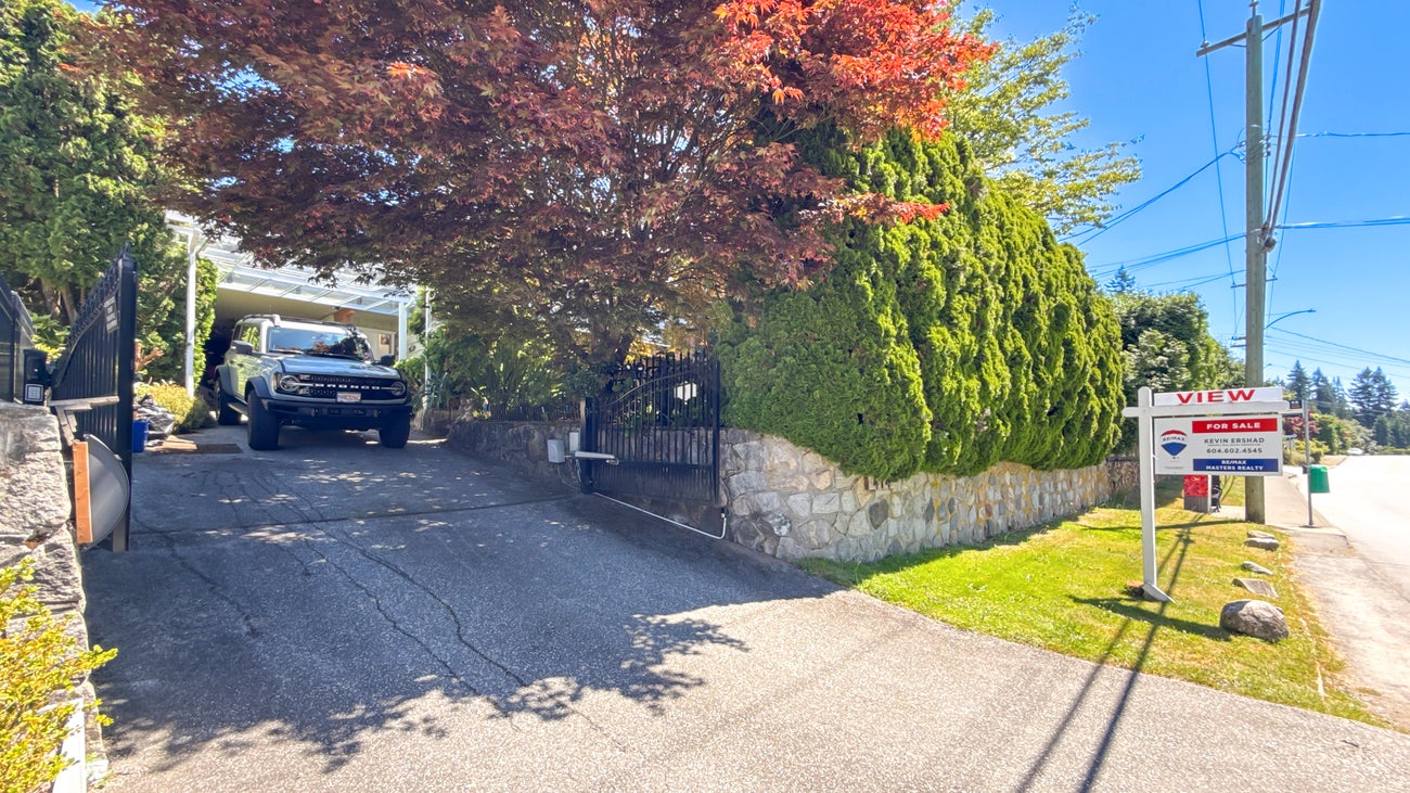 414 Montroyal Boulevard - Upper Delbrook Single Family Residence for Sale, 4 Bedrooms (R3025827) #8