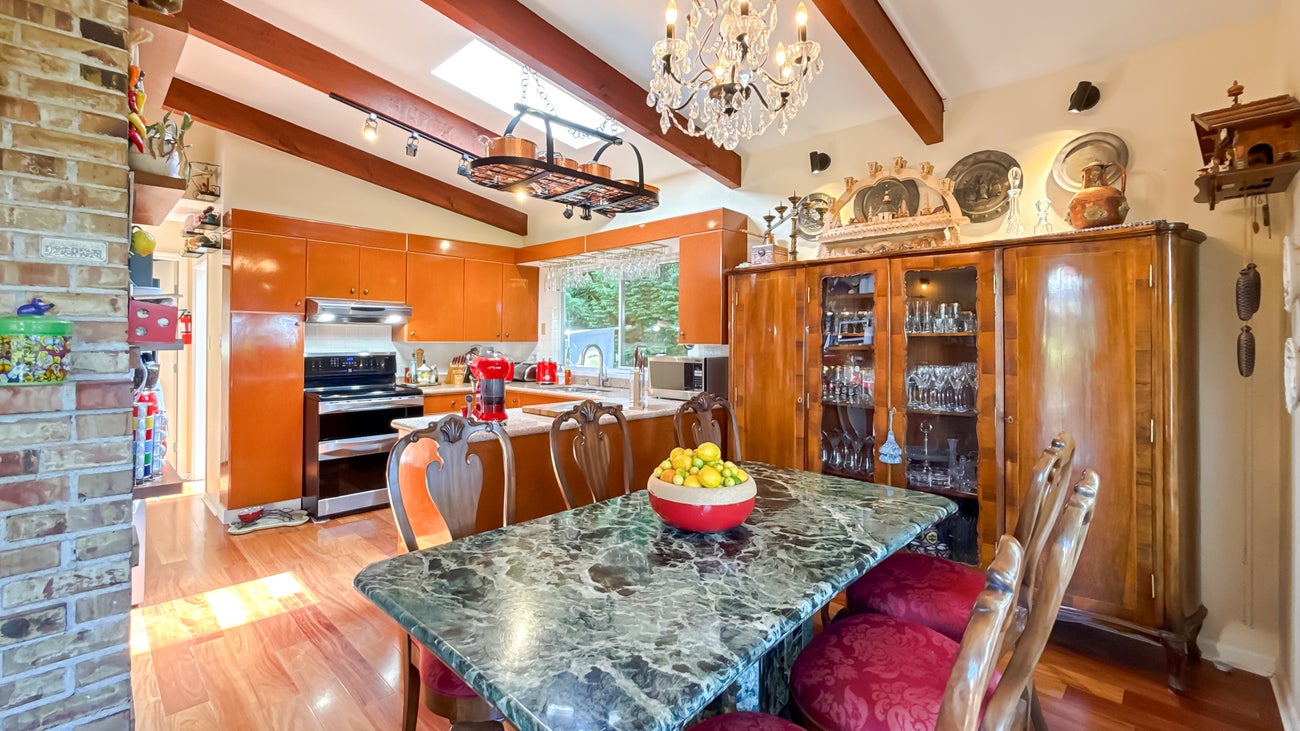 414 Montroyal Boulevard - Upper Delbrook Single Family Residence for Sale, 4 Bedrooms (R3025827) #19